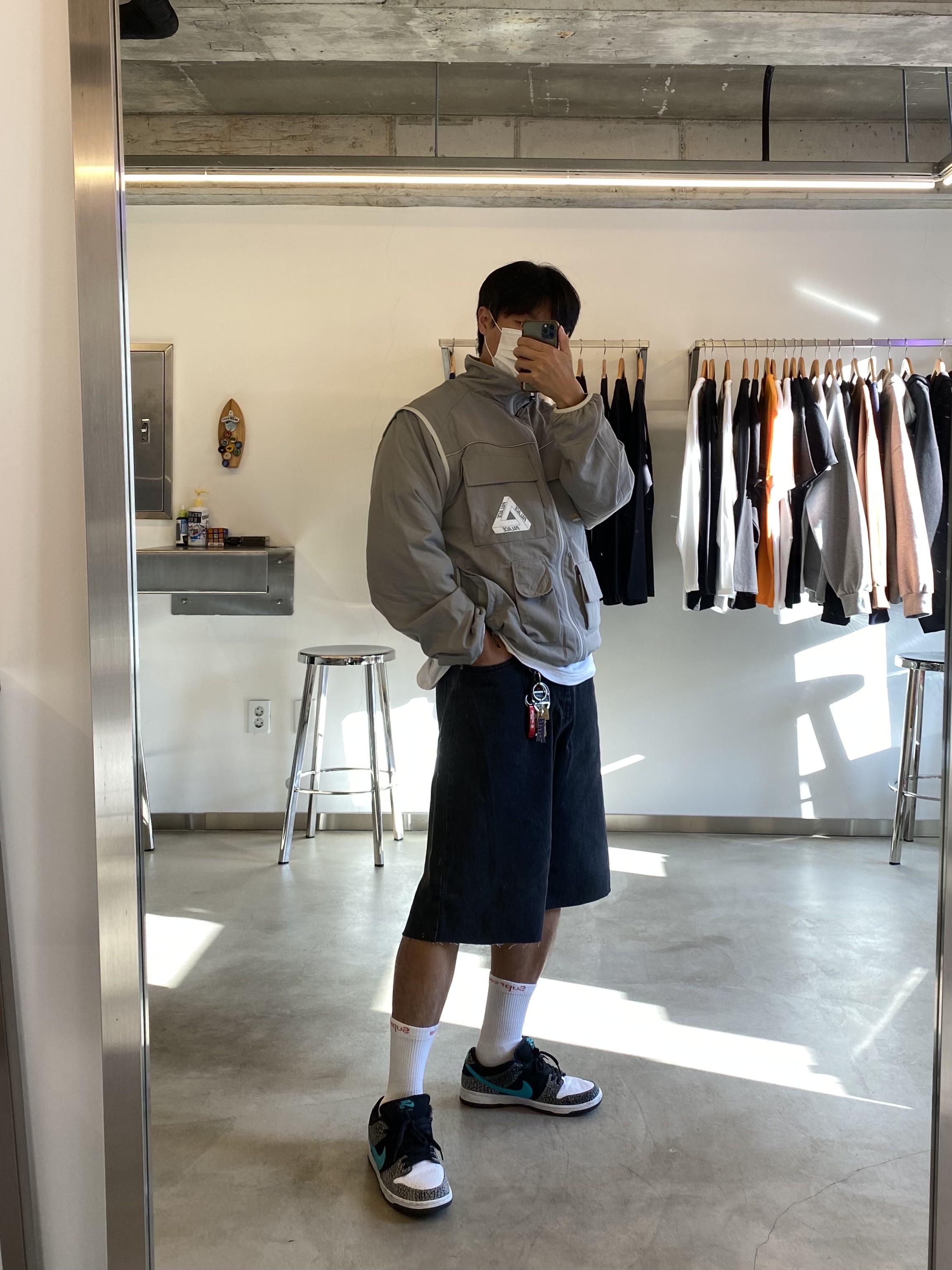 Palace Cordura RS Zip Off Jacket Grey - 22FW, Supreme Hanes Crew Socks White (4 Pack) 착용 스타일 - 1