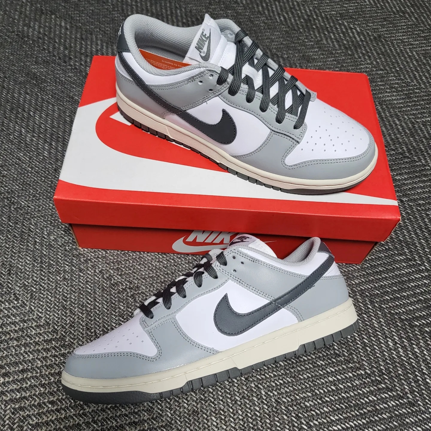 (W) Nike Dunk Low Light Smoke Grey 착용 스타일 - 1