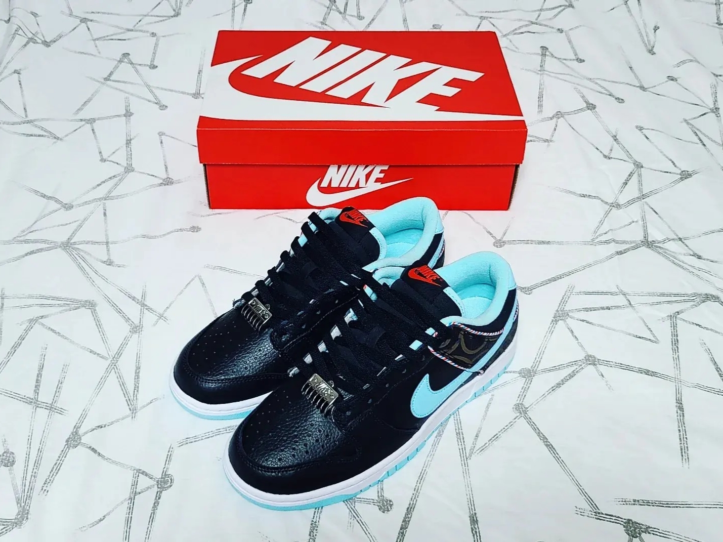 Nike Dunk Low Retro SE Barber Shop Black 착용 스타일 - 1