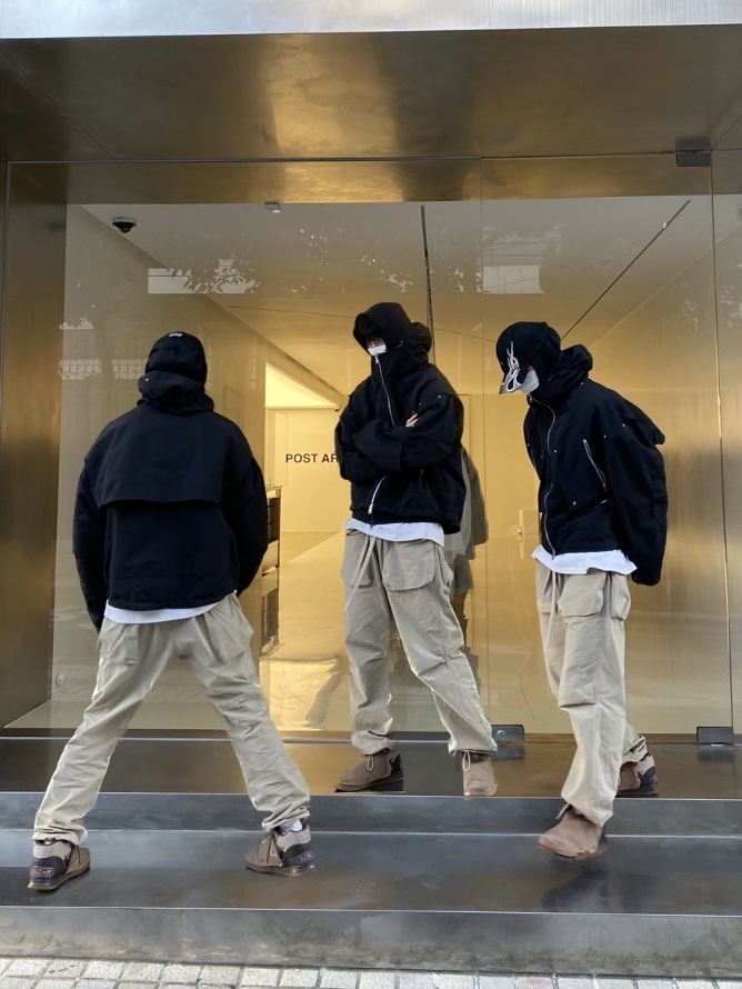 Yeezy Gap Engineered By Balenciaga Flame Cap Black, Nike x Travis Scott Air Trainer 1 Archaeo Brown and Rust Pink 착용 스타일 - 1