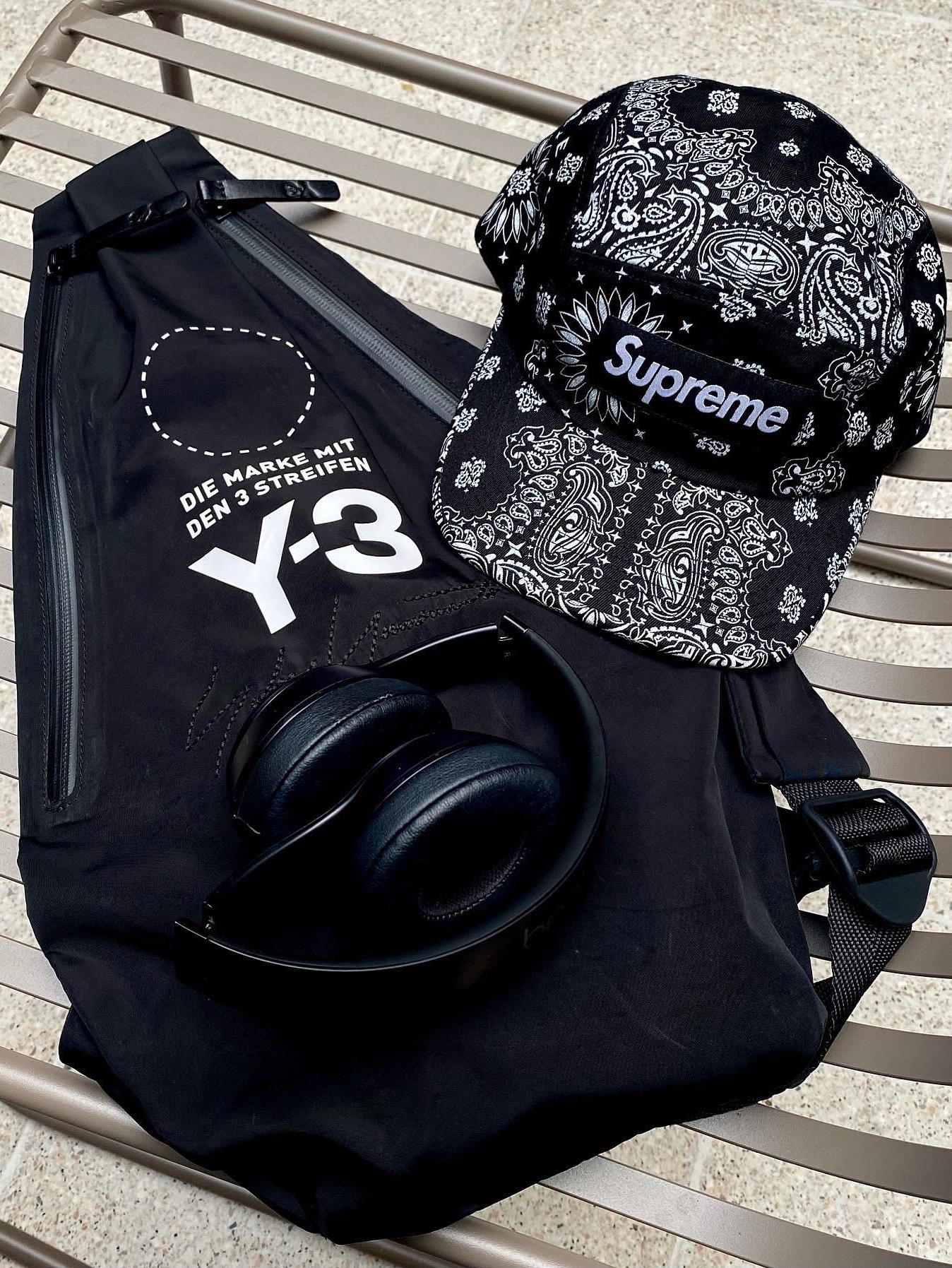 Supreme Bandana Camp Cap Black - 21SS, Vans Vault x Mastermind x END. Old Skool Cap LX Black 착용 스타일 - 4