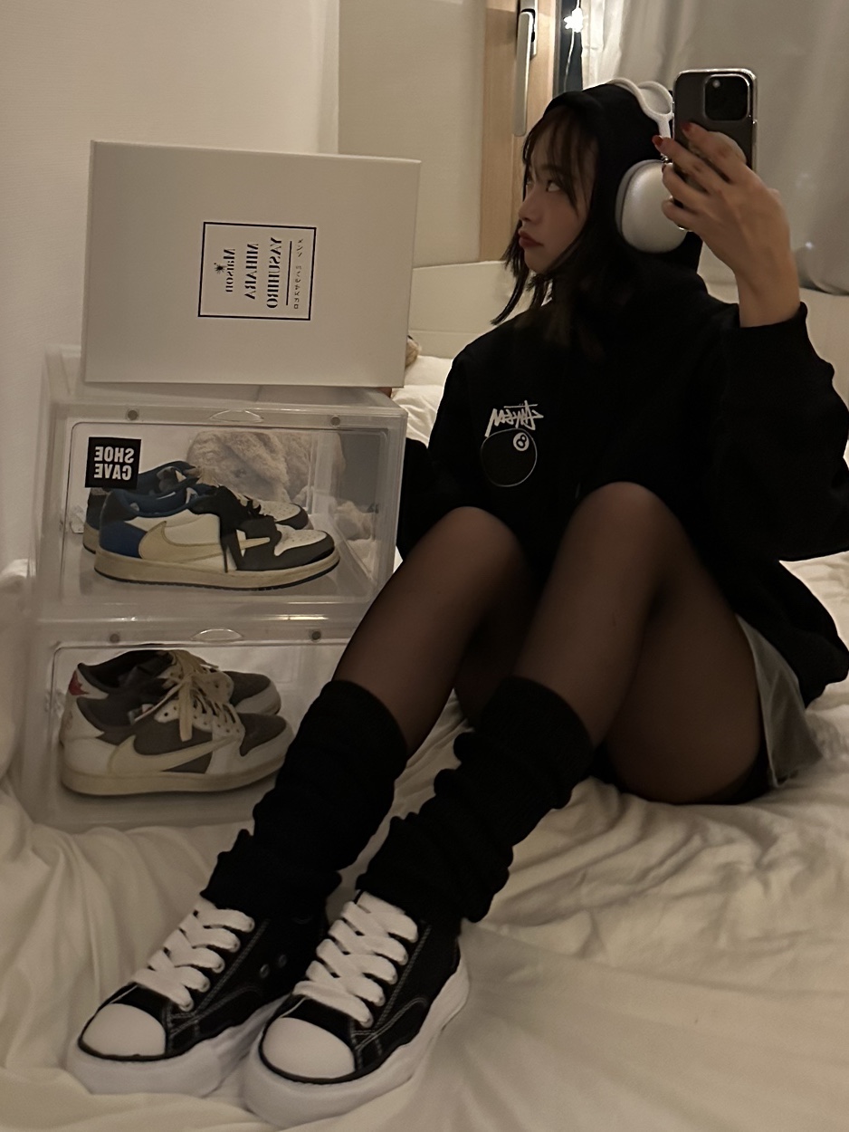 Maison Mihara Yasuhiro Peterson OG Sole Canvas Low Sneakers Black, Jordan 1 x Travis Scott x Fragment Retro Low OG SP Military Blue 착용 스타일 - 3