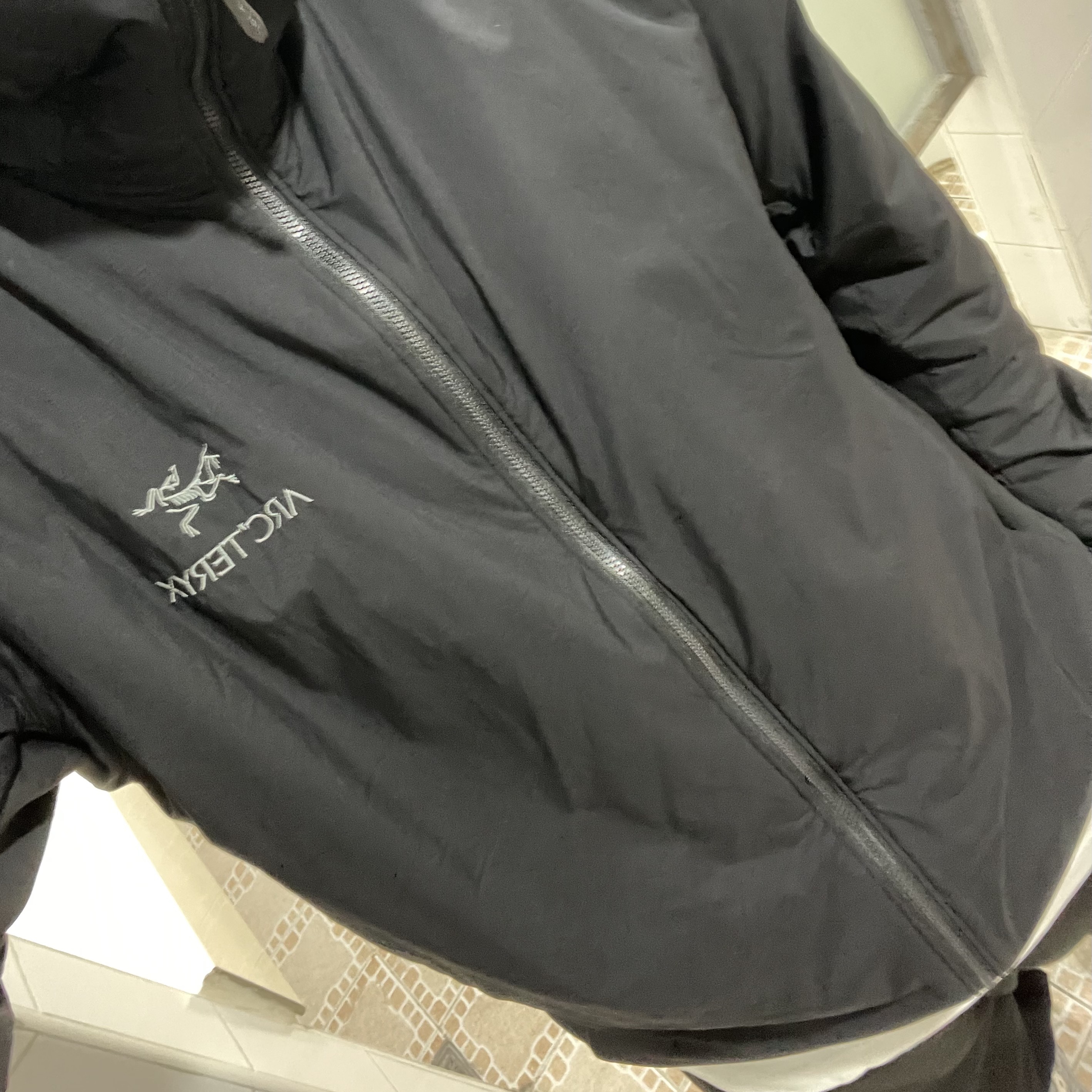 Arc'teryx Atom LT Hoody Black 착용 스타일