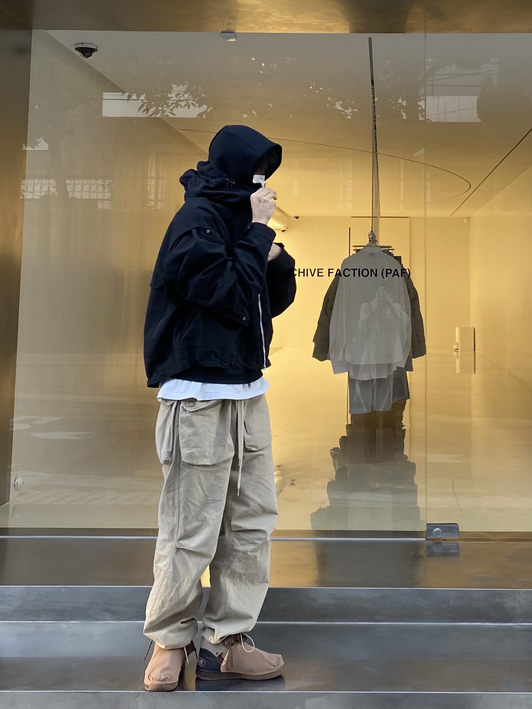 Yeezy Gap Engineered By Balenciaga Flame Cap Black, Nike x Travis Scott Air Trainer 1 Archaeo Brown and Rust Pink 착용 스타일 - 5