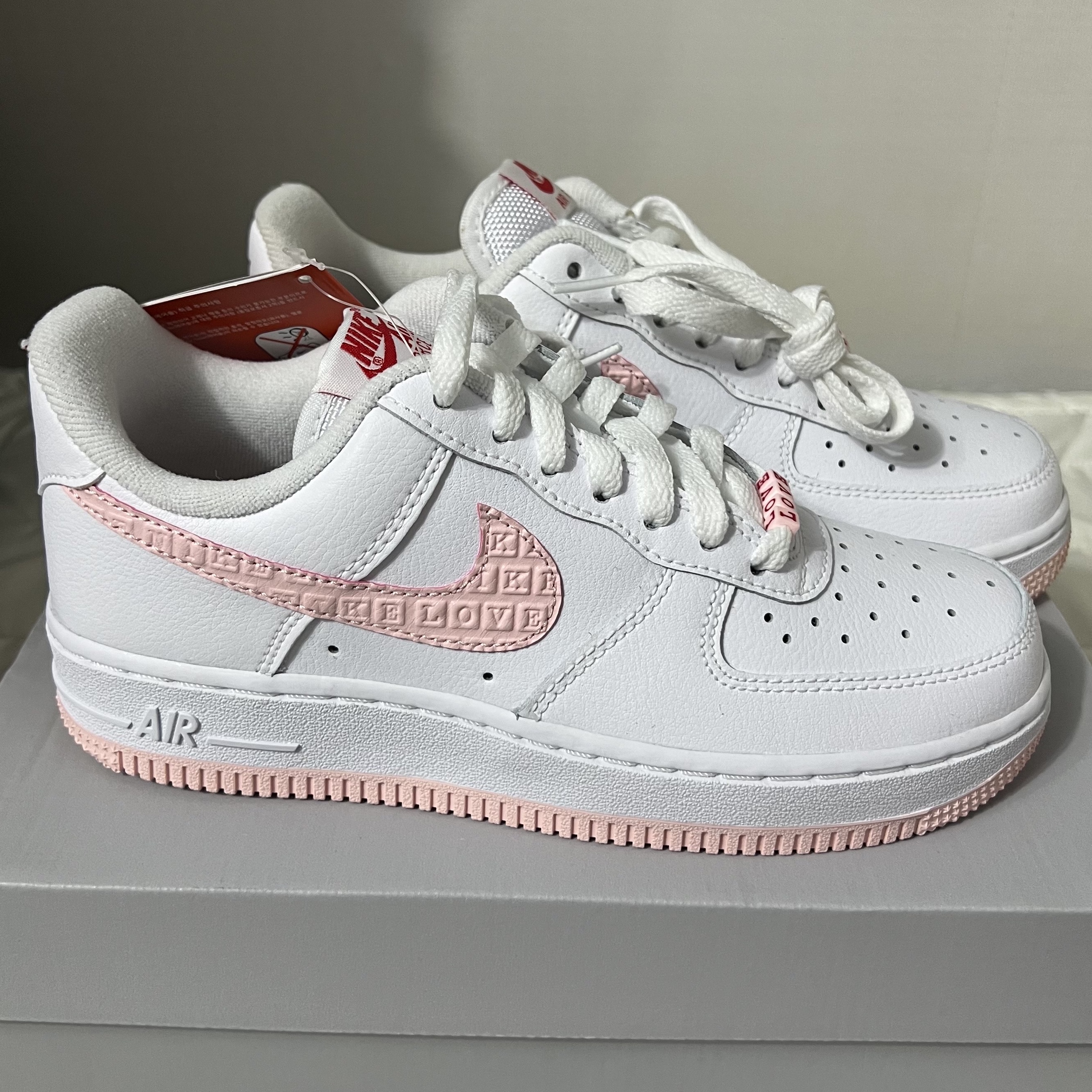 (W) Nike Air Force 1 '07 Valentine Day 2022 착용 스타일 - 1