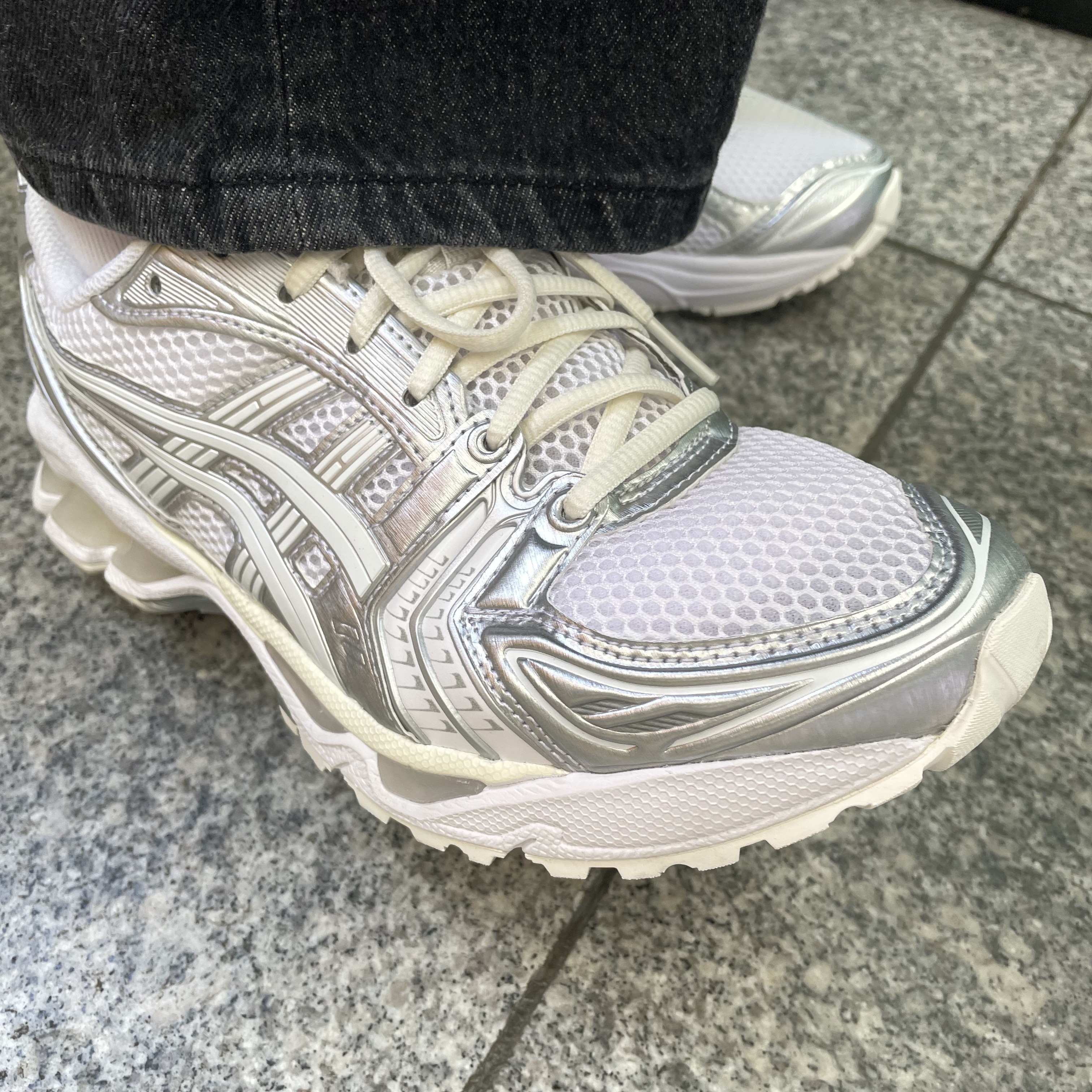 Asics x JJJJound Gel-Kayano 14 Silver White 착용 스타일