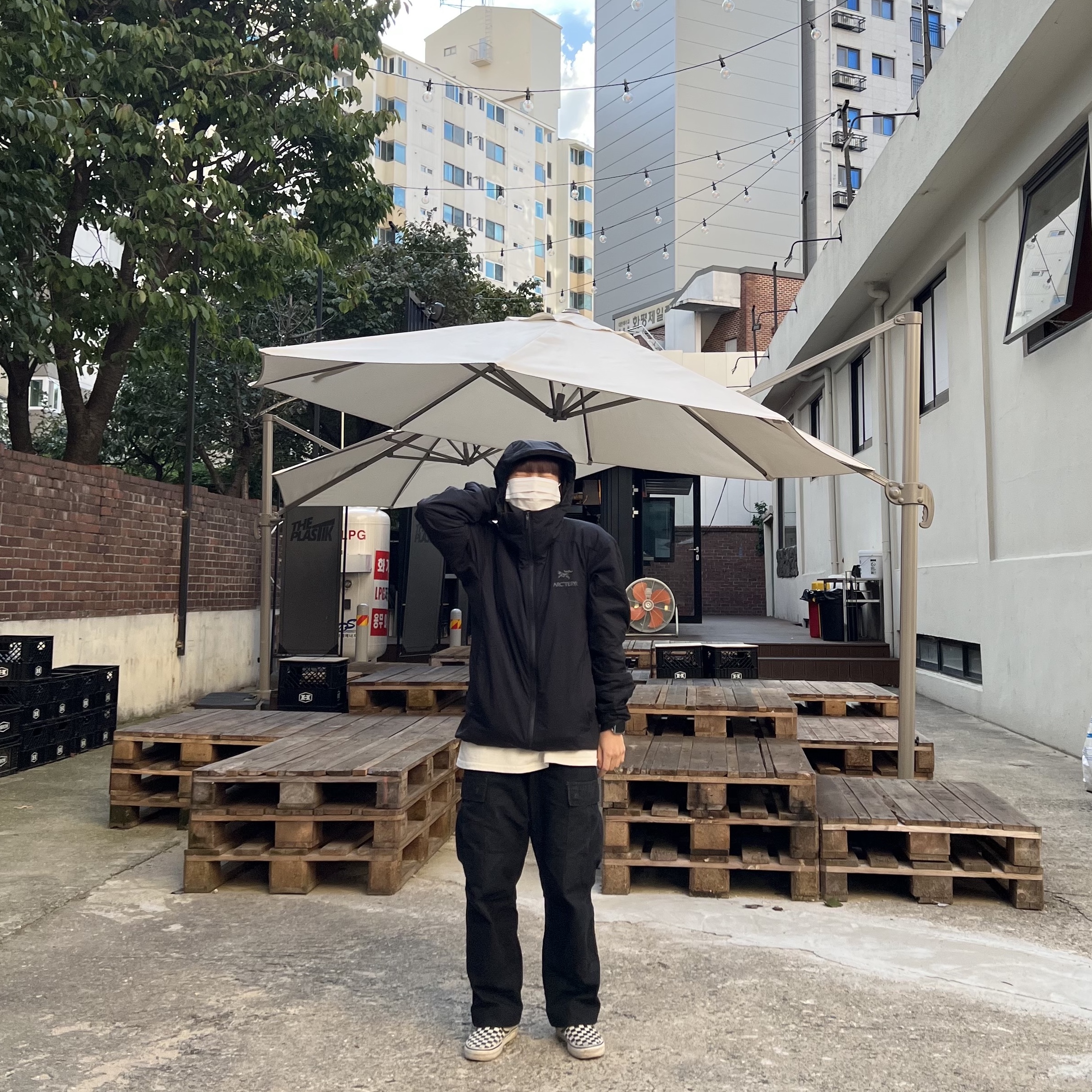 Arc'teryx Atom LT Hoody Black 착용 스타일 - 1