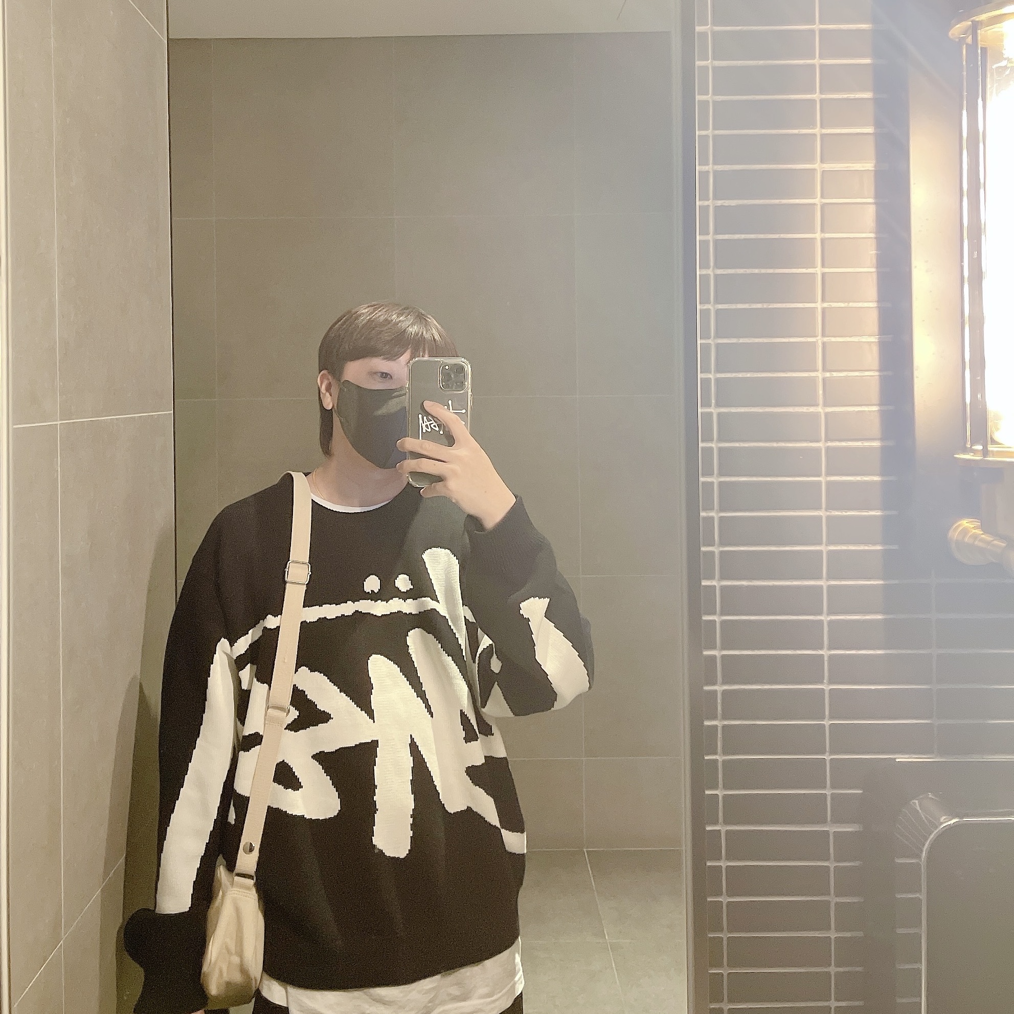 Stussy Stock Sweater Black, Stussy Canvas Side Pouch Natural 착용 스타일