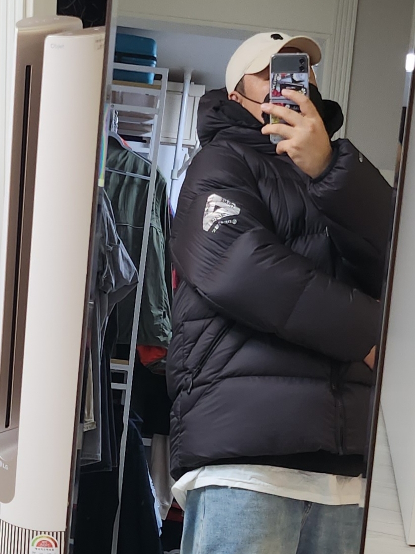 Palace Pertex Frost Balaclava Puffa Black - 22FW 착용 스타일 - 1