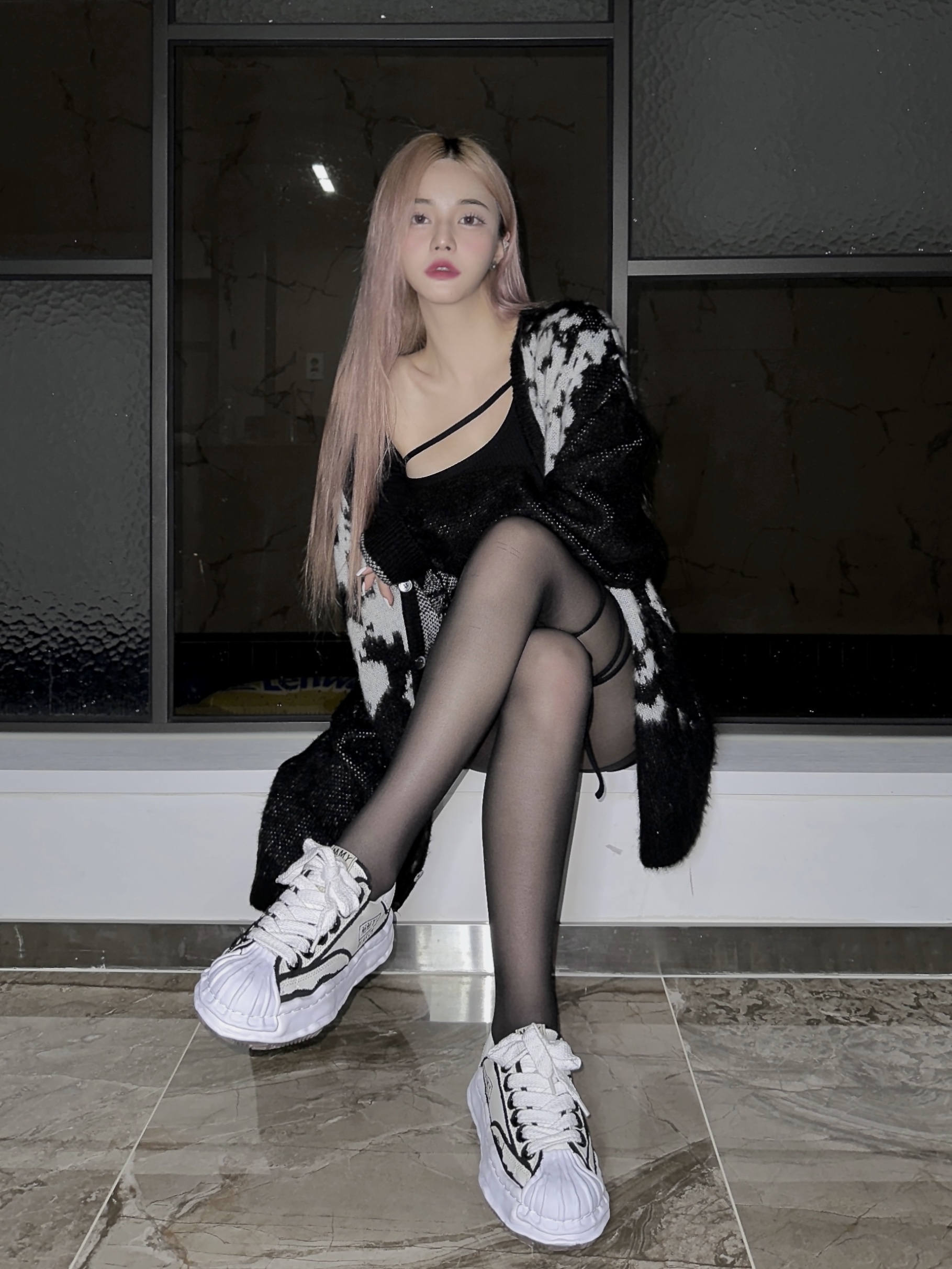 Maison Mihara Yasuhiro Blakey OG Sole OH Canvas Low-top Sneakers White 착용 스타일 - 1