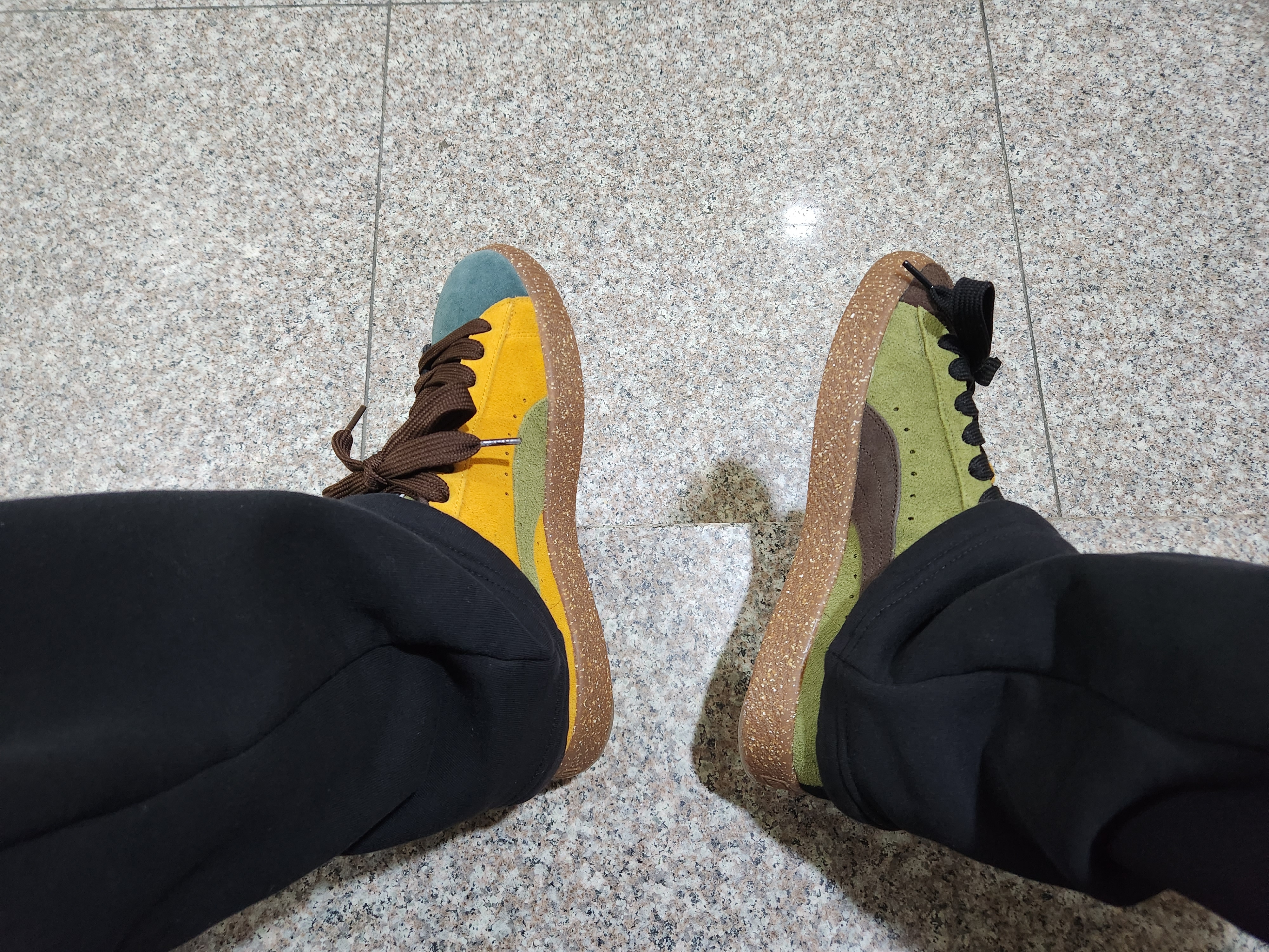 Puma x P.A.M Suede VTG Dark Chocolate 착용 스타일 - 2