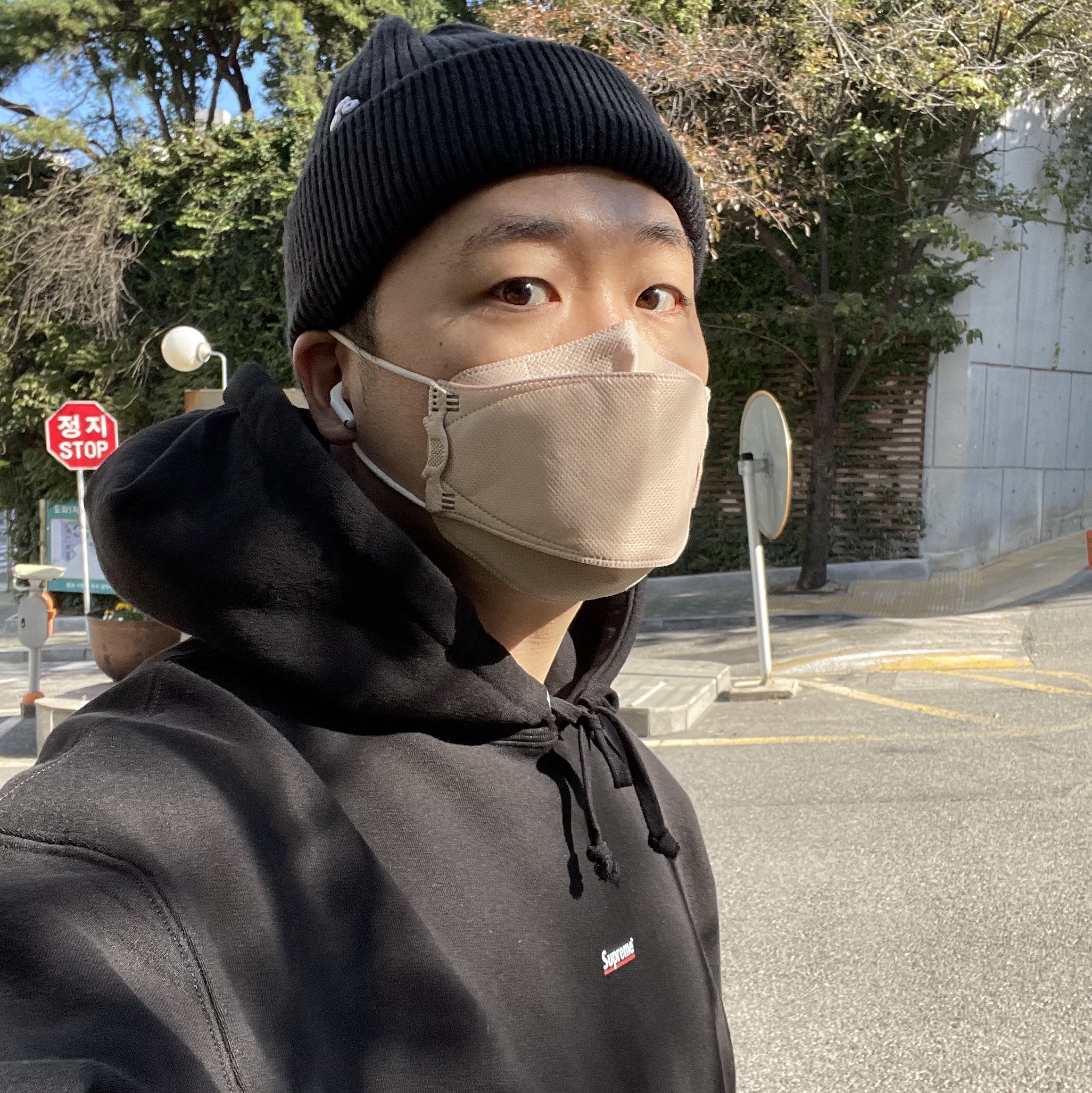 Nike NRG ACG Cuffed Beanie Black, Supreme Underline Hooded Sweatshirt Black - 22FW 착용 스타일