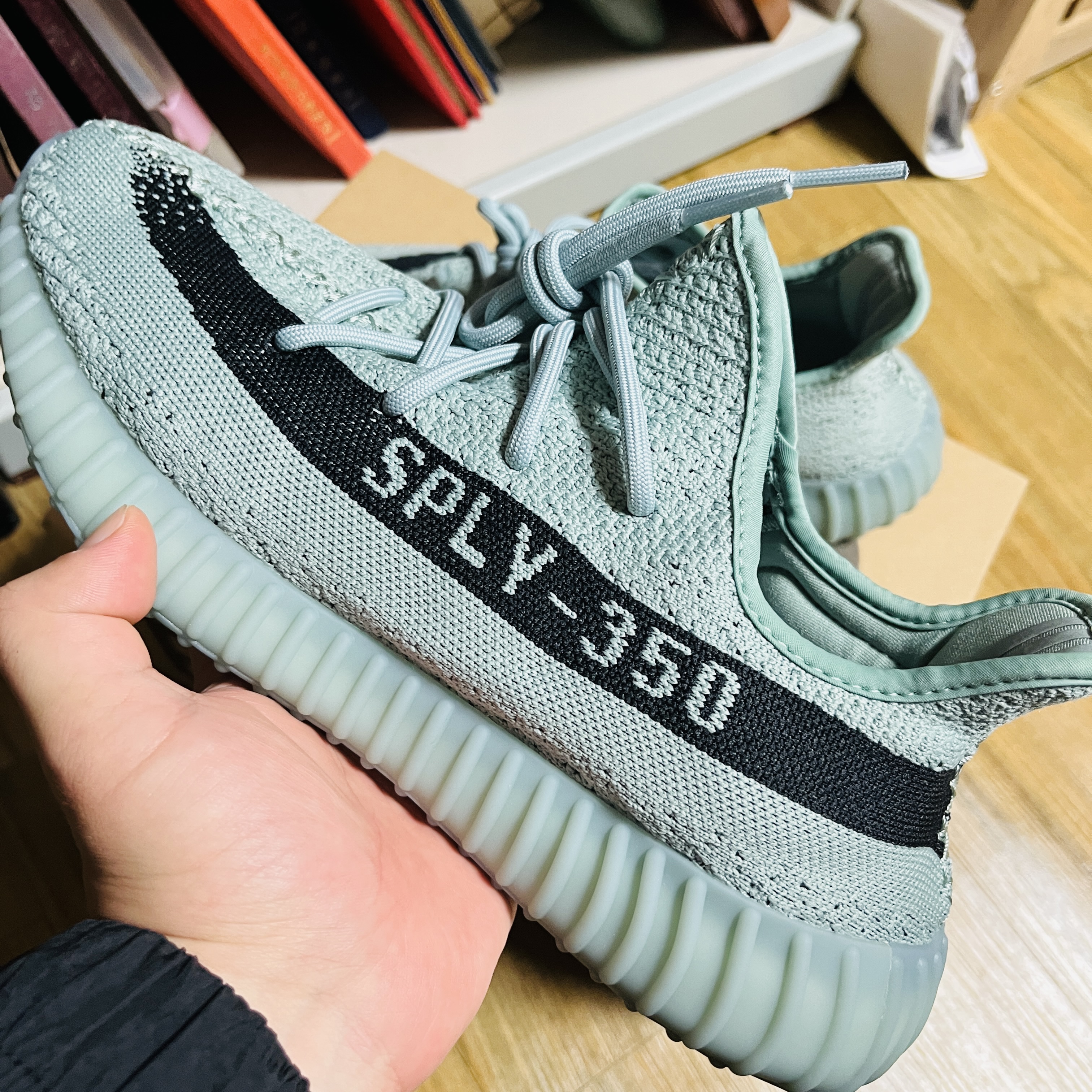 Adidas Yeezy Boost 350 V2 Salt Core Black 착용 스타일 - 1
