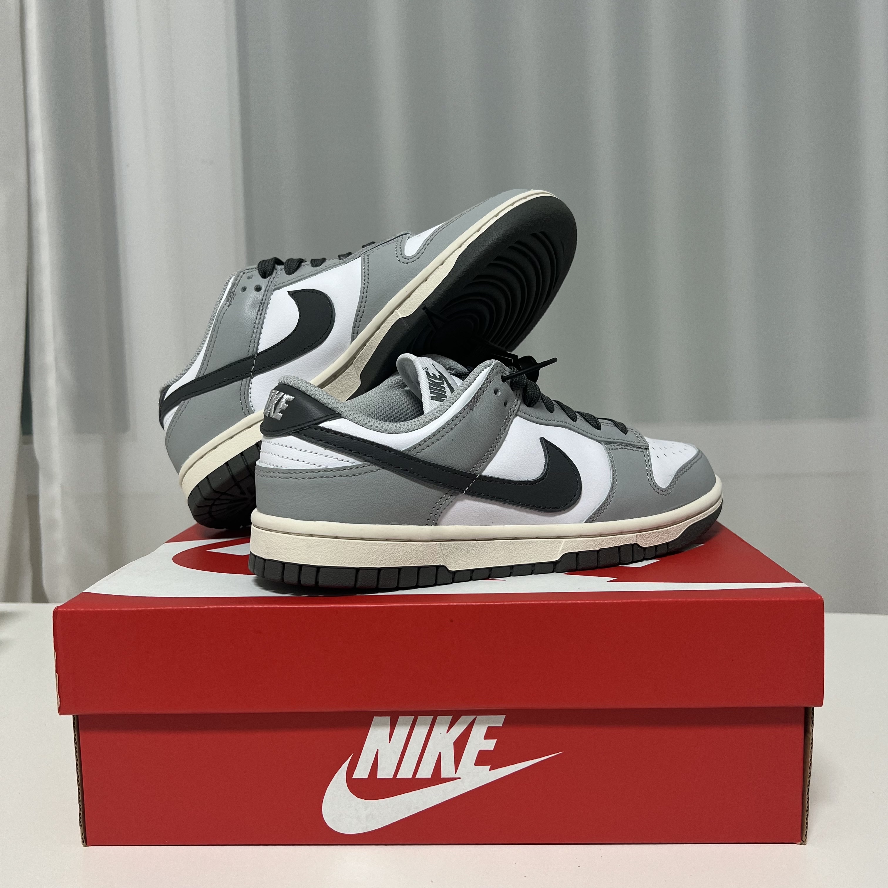 (W) Nike Dunk Low Light Smoke Grey 착용 스타일 - 2