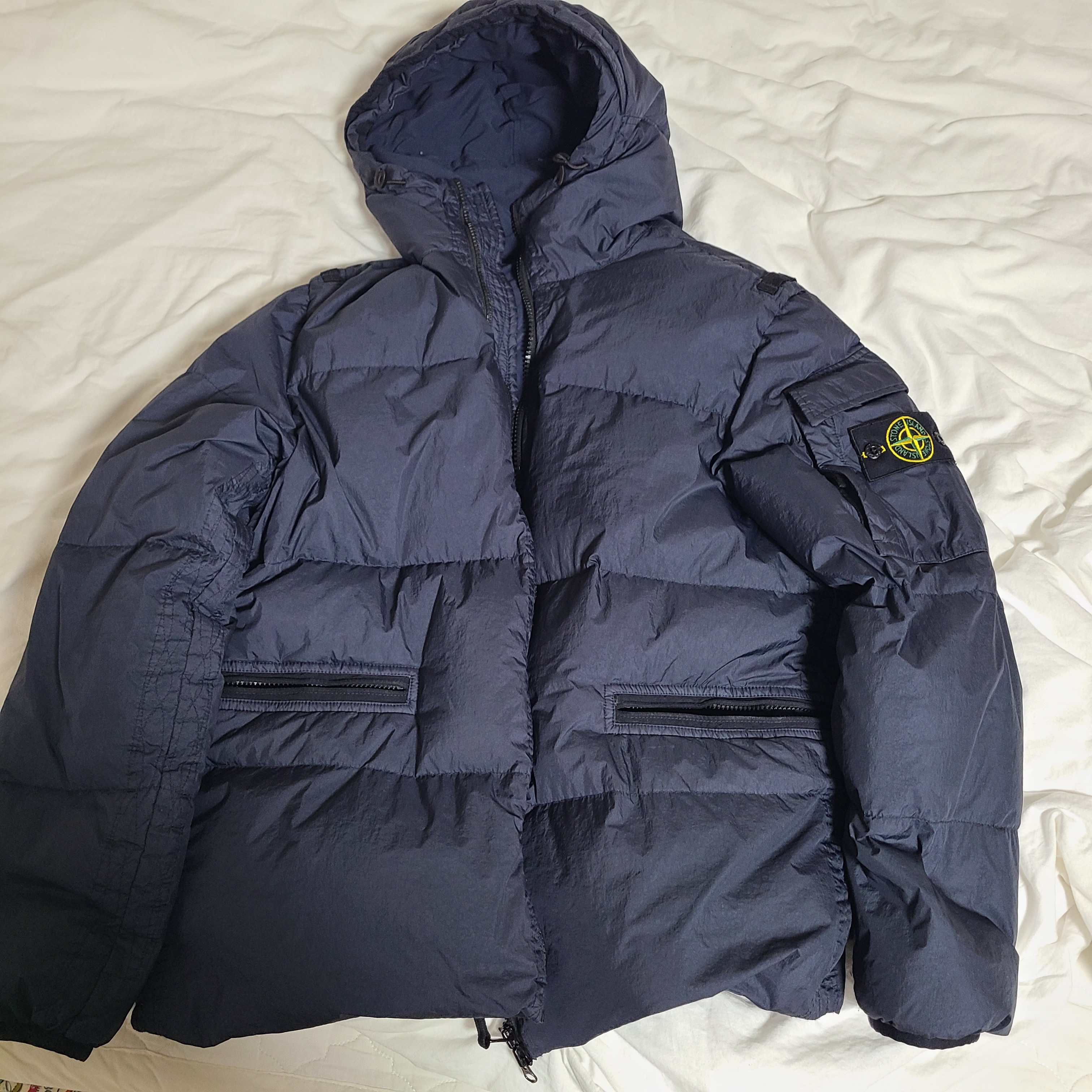 Stone Island 40223 Garment Dyed Crinkle Reps Down Jacket Navy Blue - 22FW 착용 스타일