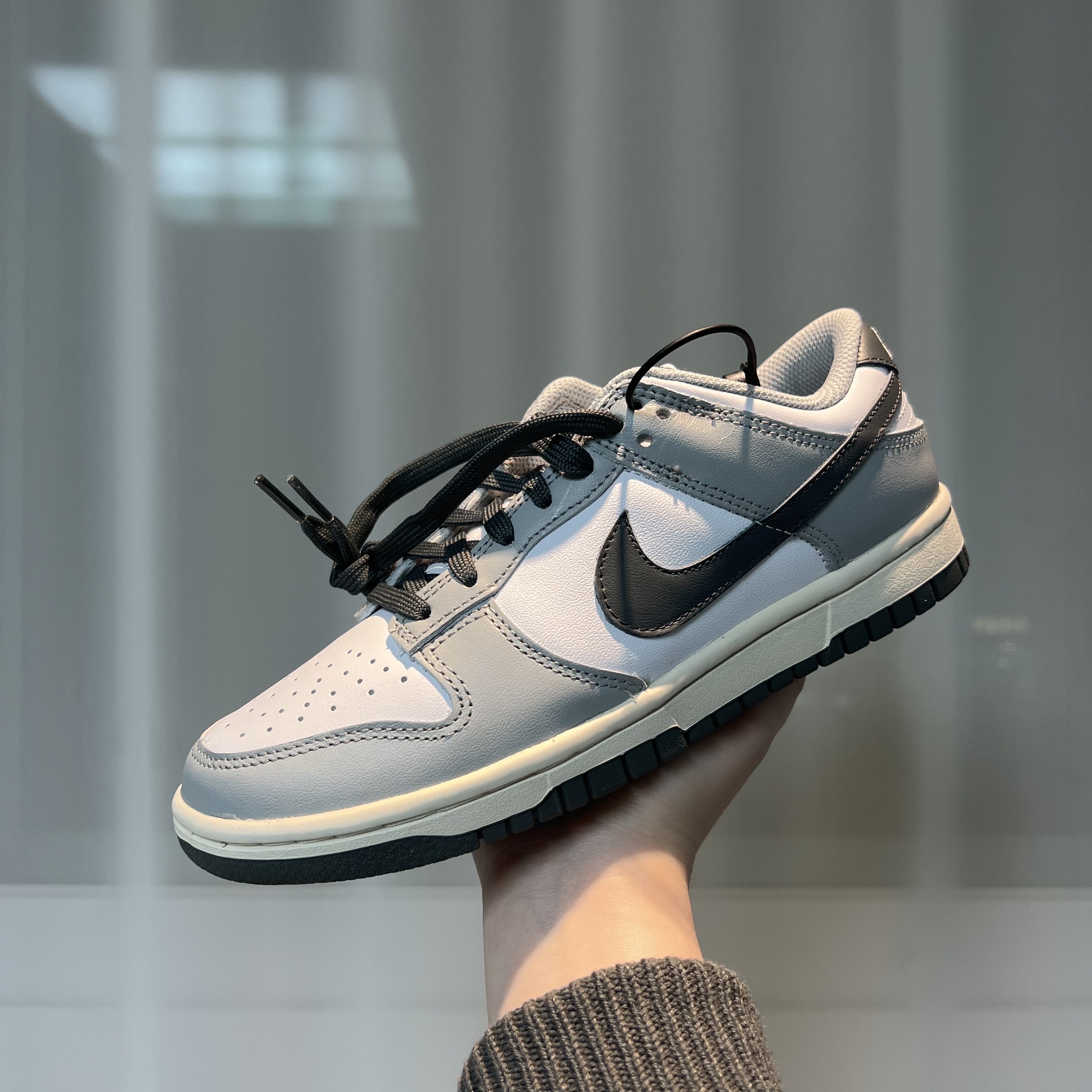(W) Nike Dunk Low Light Smoke Grey 착용 스타일 - 1