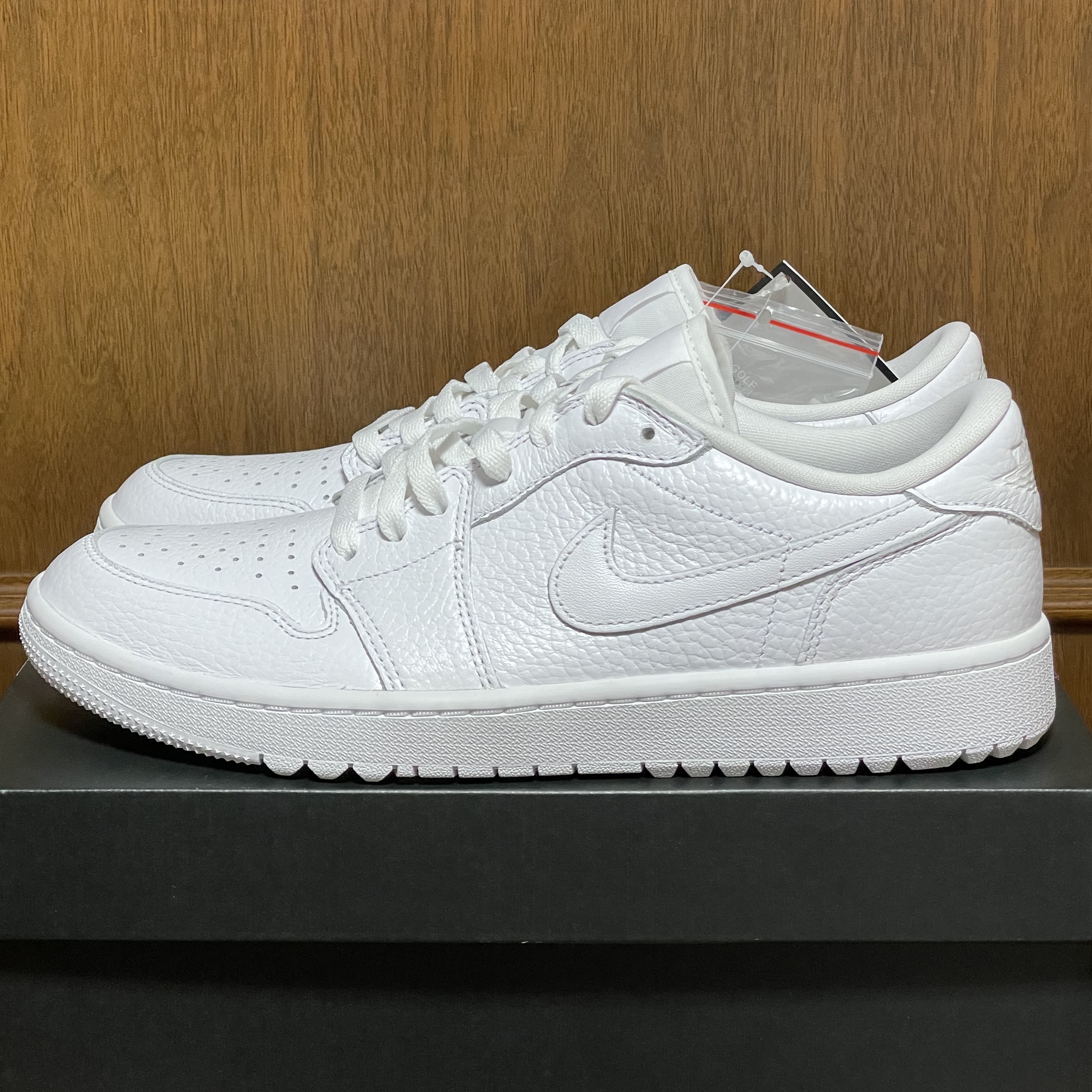 Jordan 1 Low Golf Triple White 착용 스타일 - 1