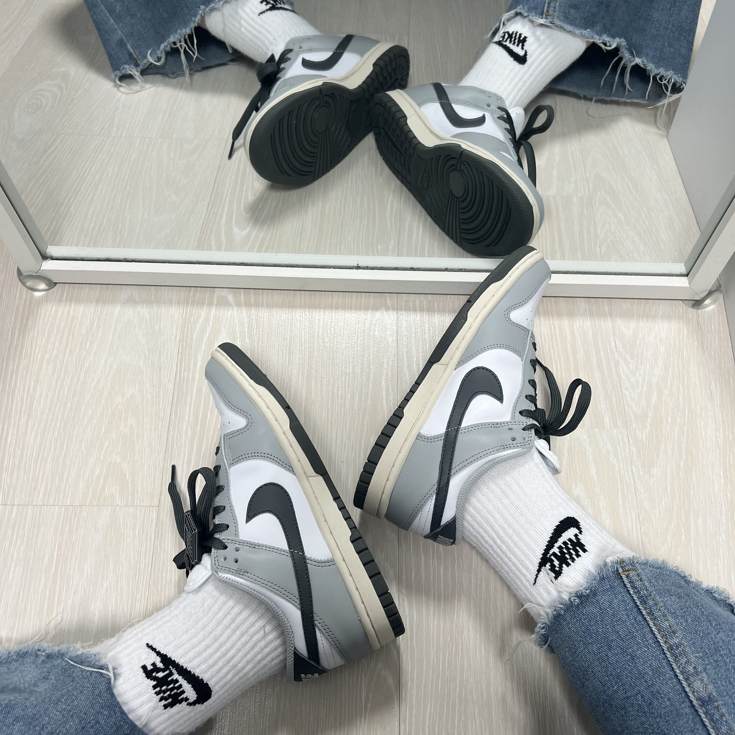 (W) Nike Dunk Low Light Smoke Grey 착용 스타일 - 4