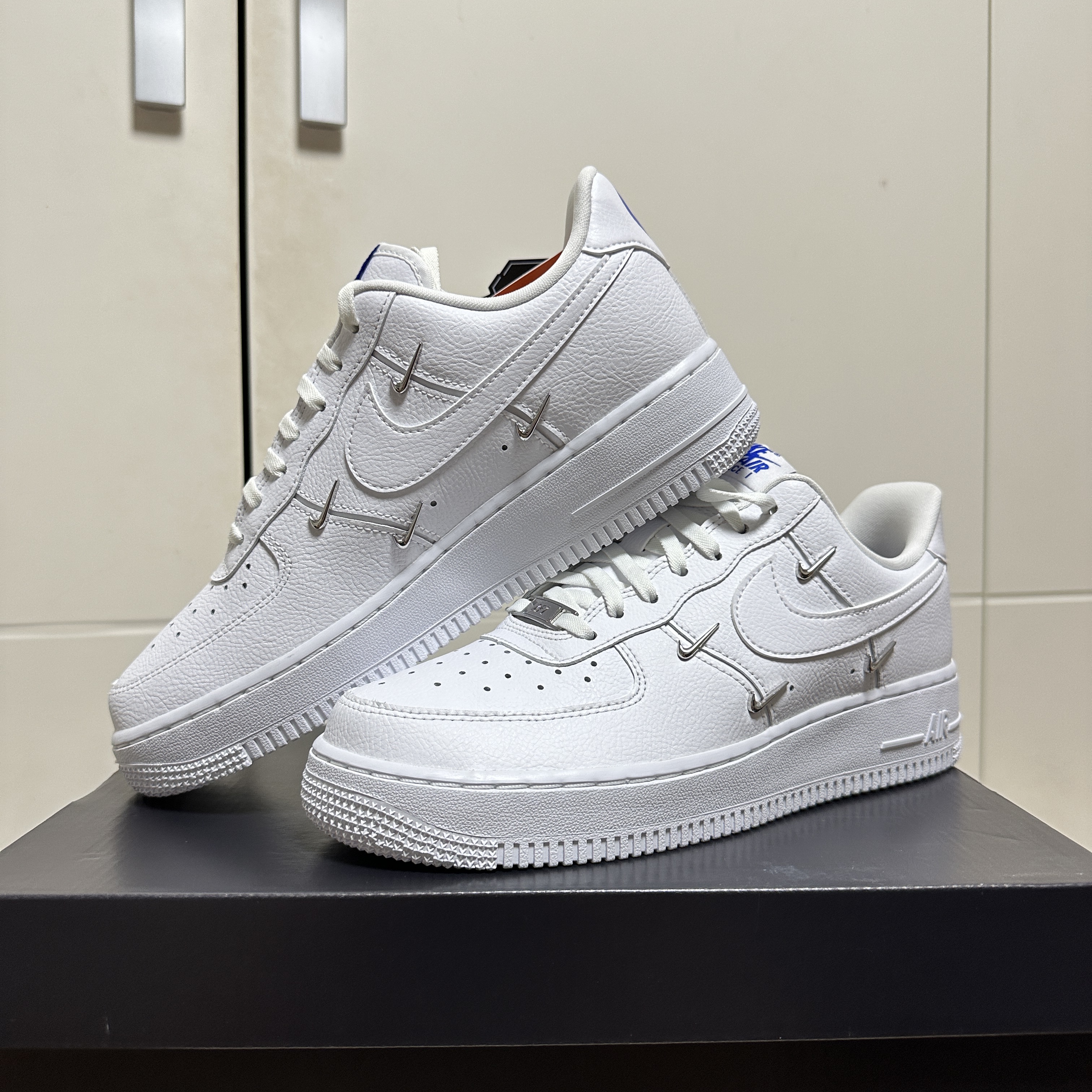 (W) Nike Air Force 1 Low '07 LX Chrome Luxe 착용 스타일