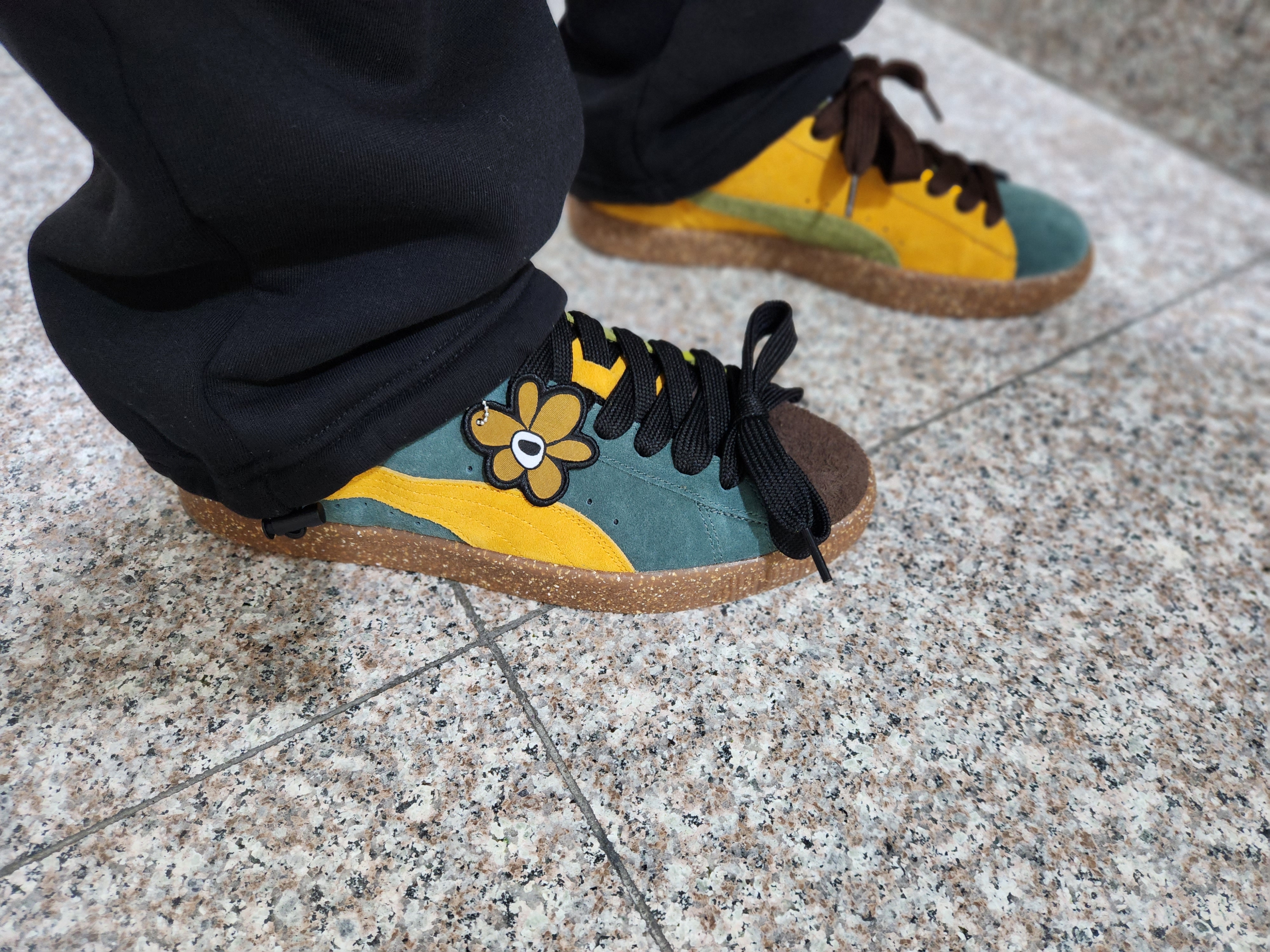Puma x P.A.M Suede VTG Dark Chocolate 착용 스타일 - 4