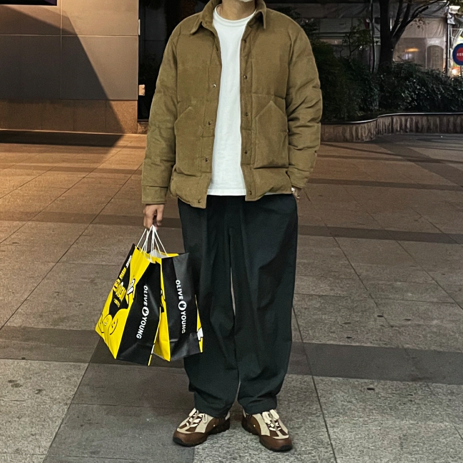 Nike x Jacquemus Air Humara LX Ale Brown and Gold 착용 스타일