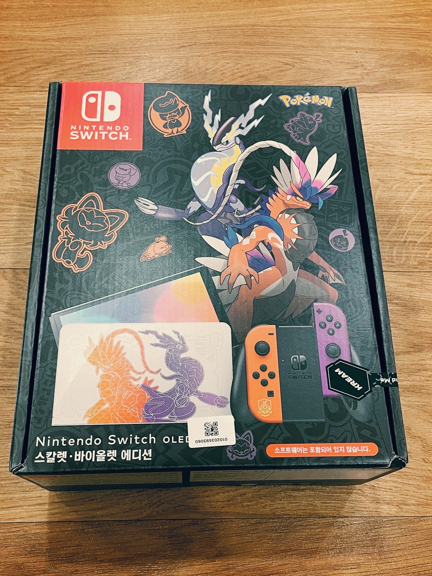 Nintendo Switch OLED Pokemon Scarlet & Violet Edition (Korean Ver.) 착용 스타일