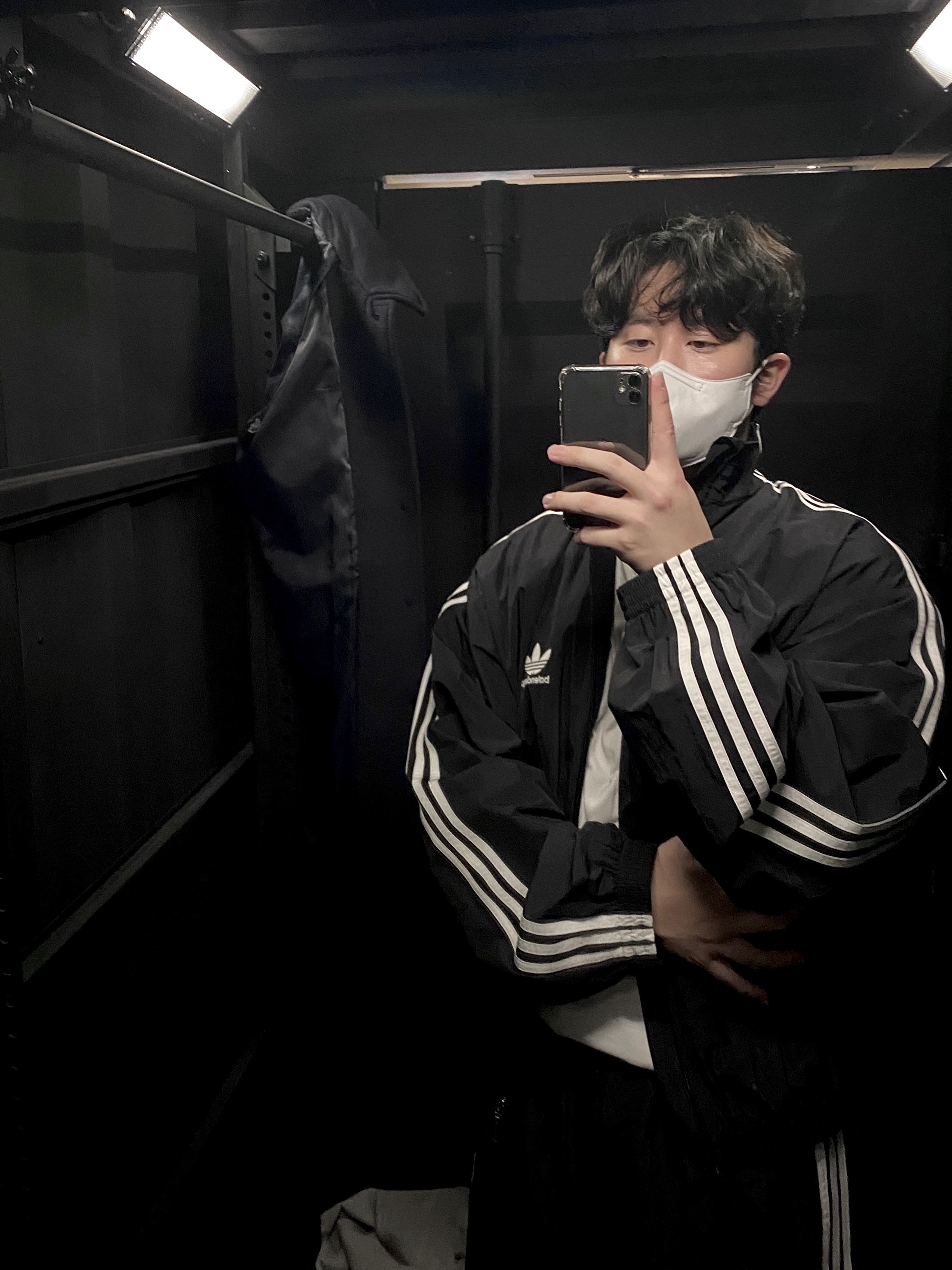 Balenciaga x Adidas Performance Poplin Tracksuit Jacket Black 착용 스타일 - 1