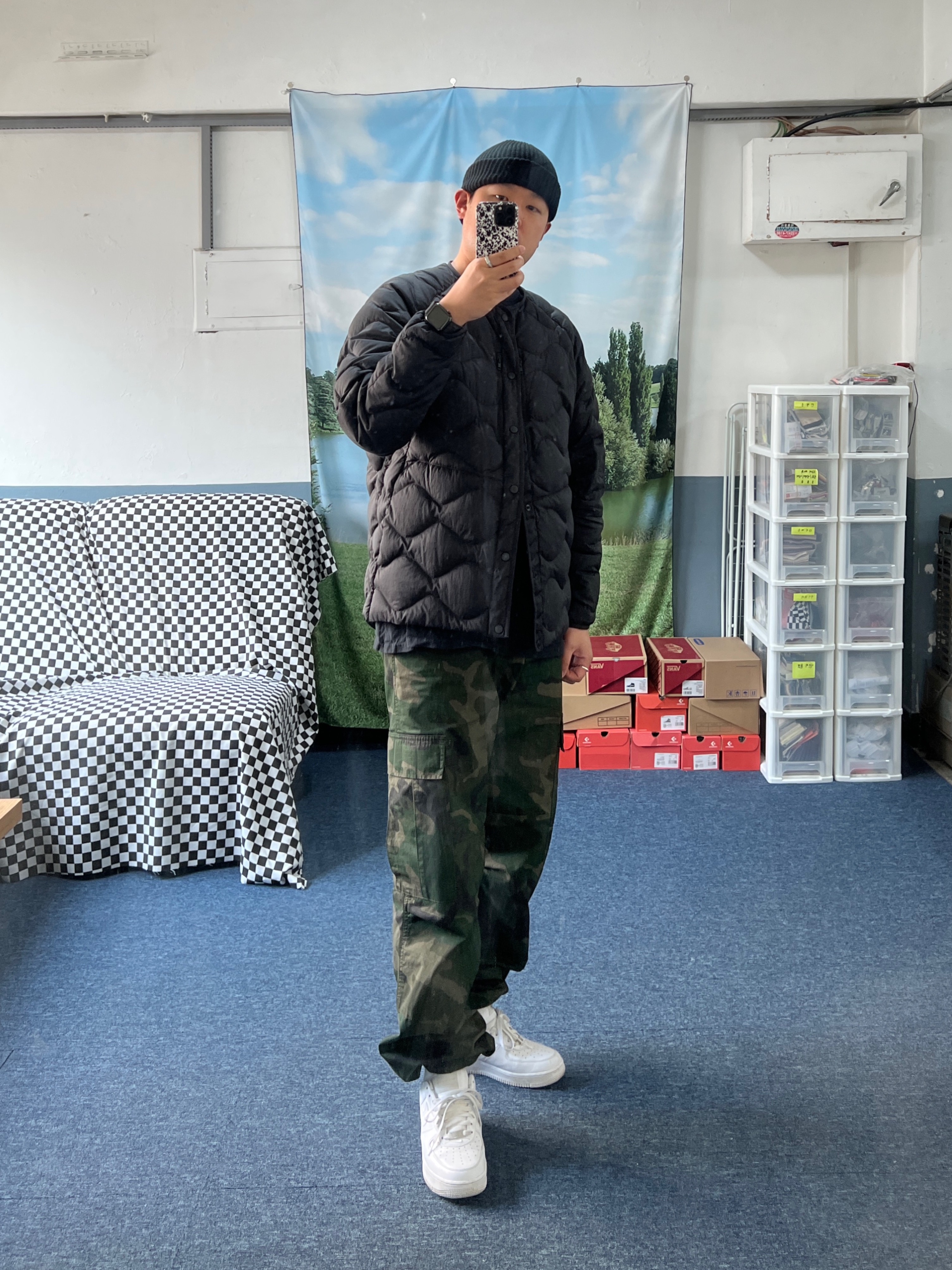 Nike x Supreme Air Force 1 Low White, Uniqlo x White Mountaineering WPJ Ultra Light Down Oversized Jacket Black 착용 스타일