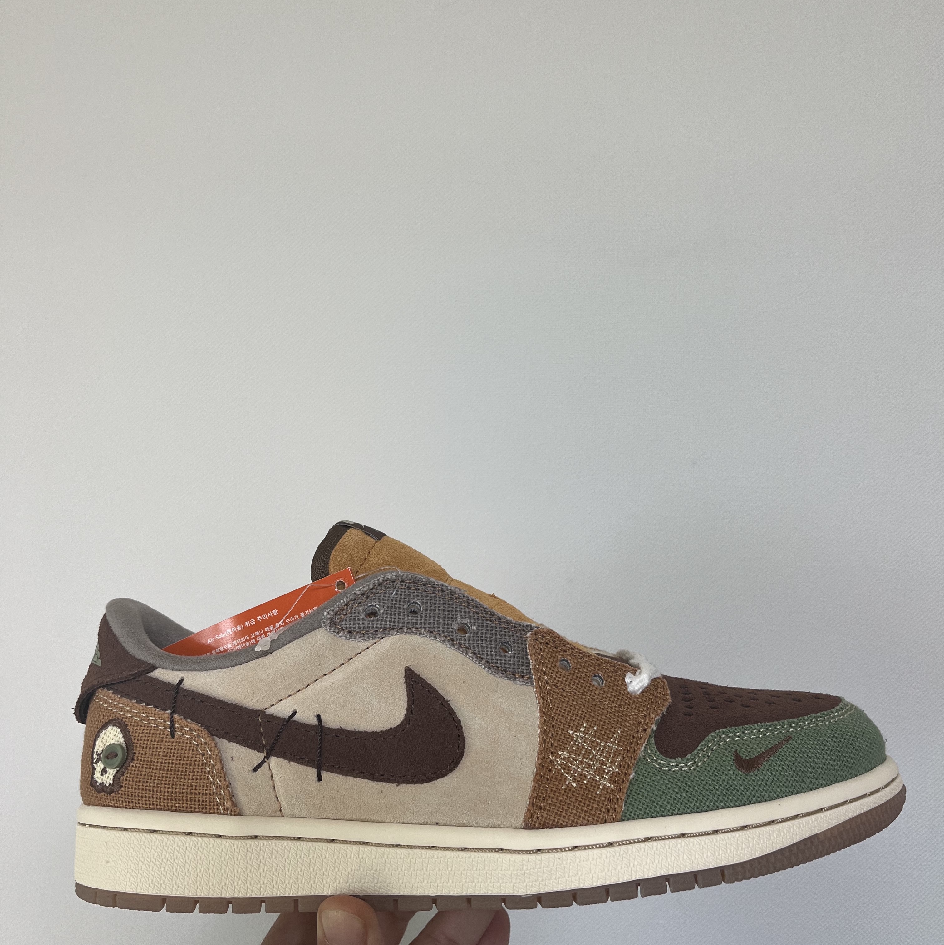 Jordan 1 x Zion Williamson Retro Low OG Flax and Oil Green μ°©μ© μ€νμΌ - 4