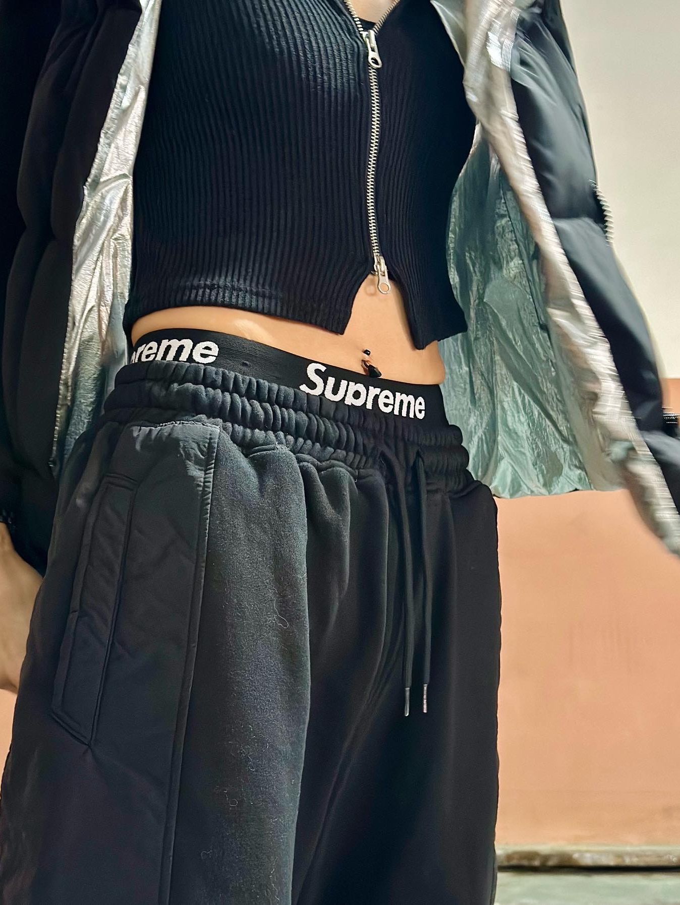 Supreme Hanes Boxer Briefs Black (4 Pack), (W) Jordan 1 Retro High OG Silver Toe 착용 스타일 - 5