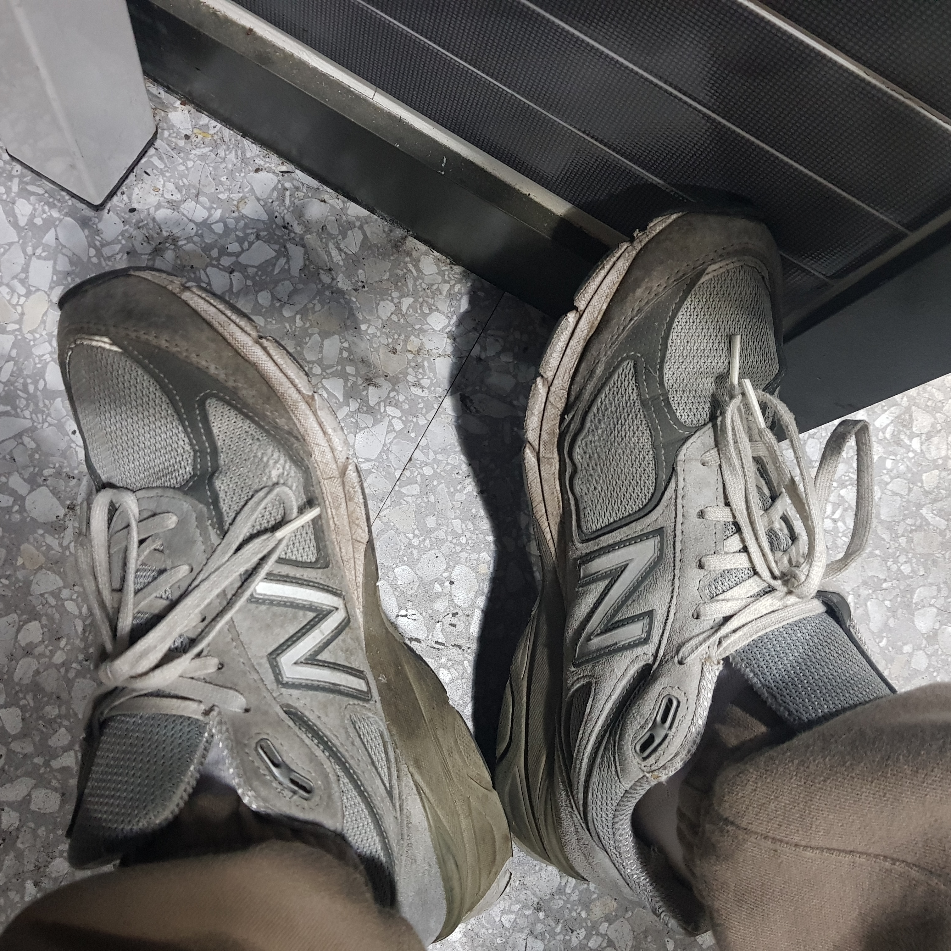 New Balance 990v4 Made in USA Grey - D Standard 착용 스타일 - 2