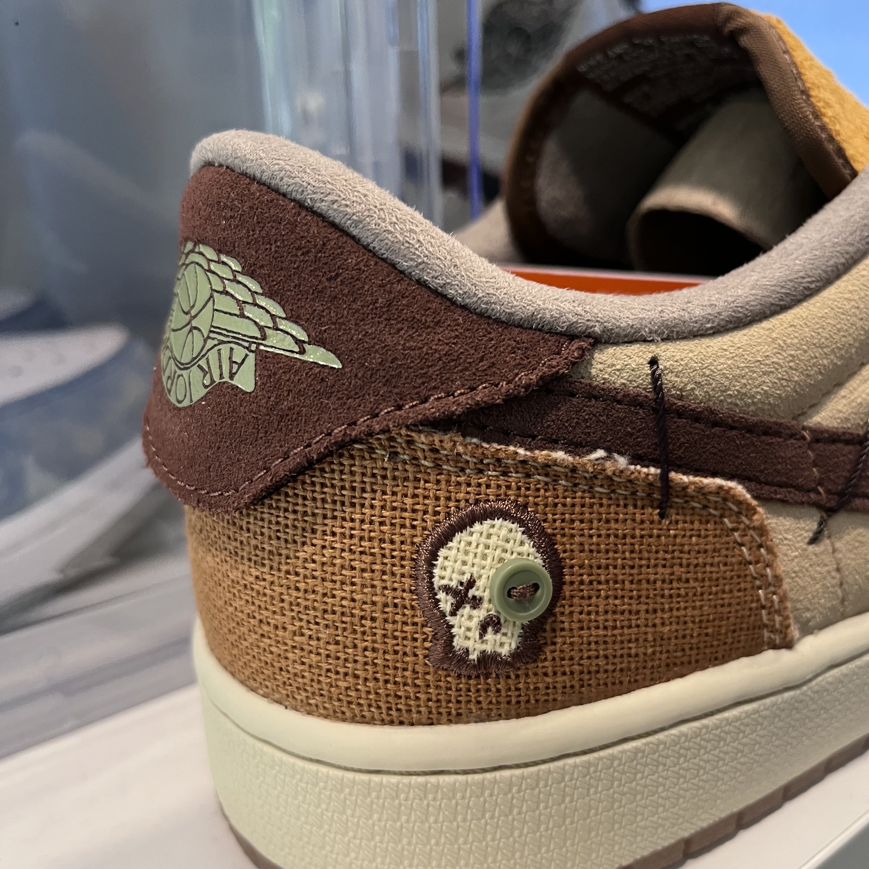 Jordan 1 x Zion Williamson Retro Low OG Flax and Oil Green 착용 스타일