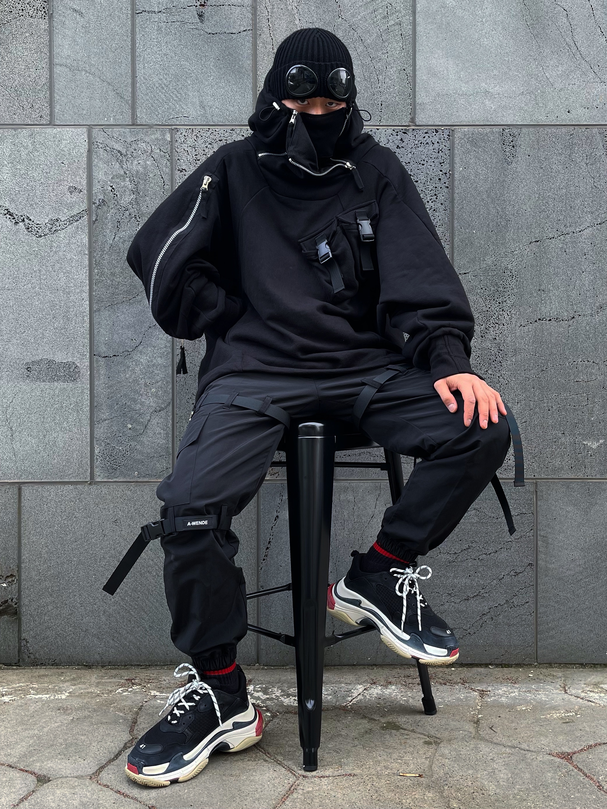 Balenciaga Triple S Trainer Black White Red 2018 착용 스타일