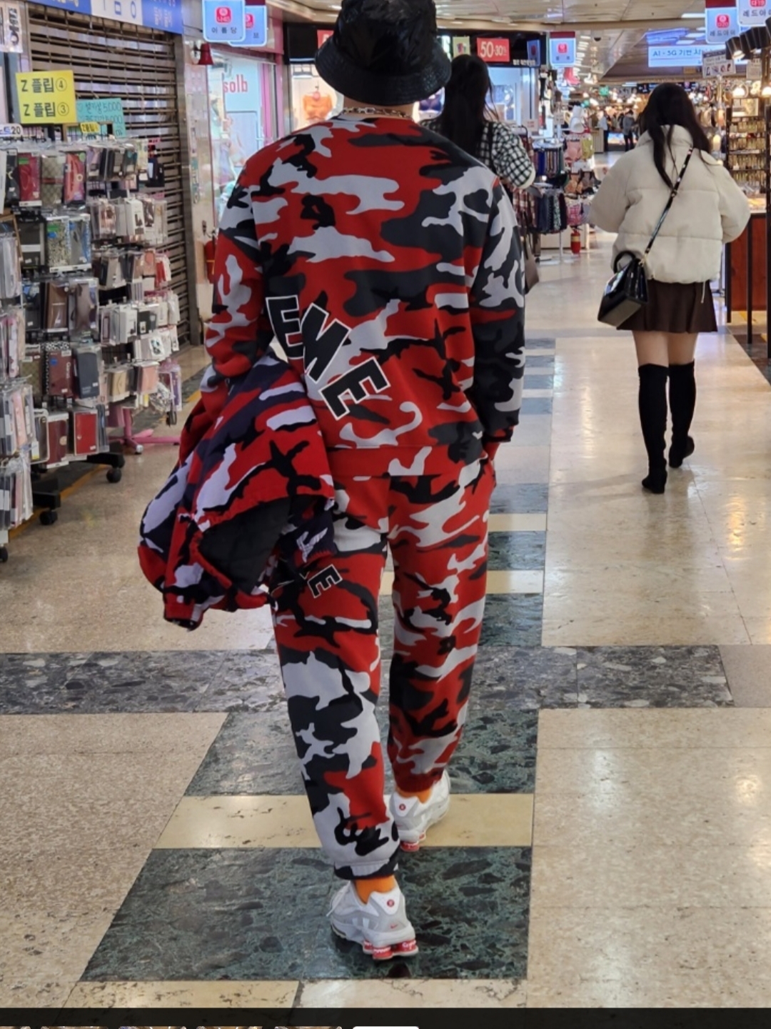Nike x Supreme Shox Ride 2 SP White, Supreme x Nike Arc Corduroy Hooded Jacket Red Camo - 22SS 착용 스타일 - 1