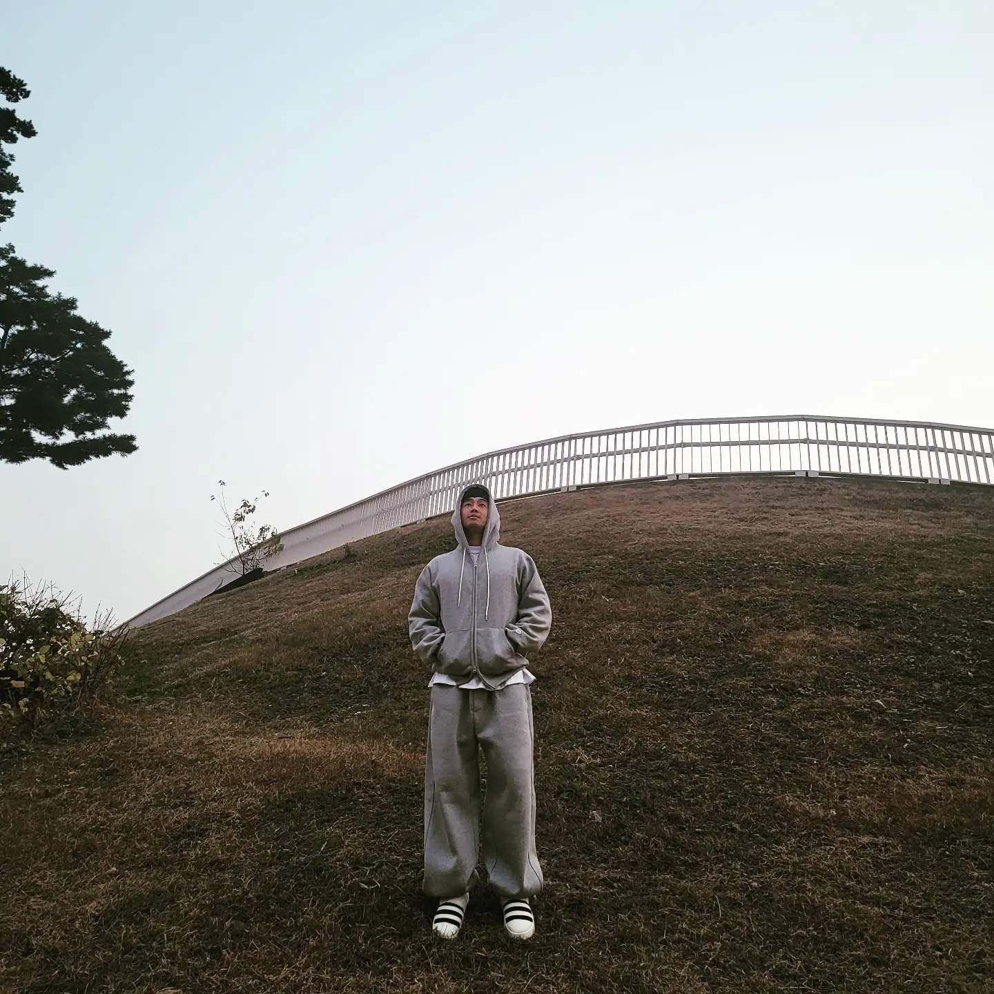 Adidas Puffylette Off White 착용 스타일 - 4