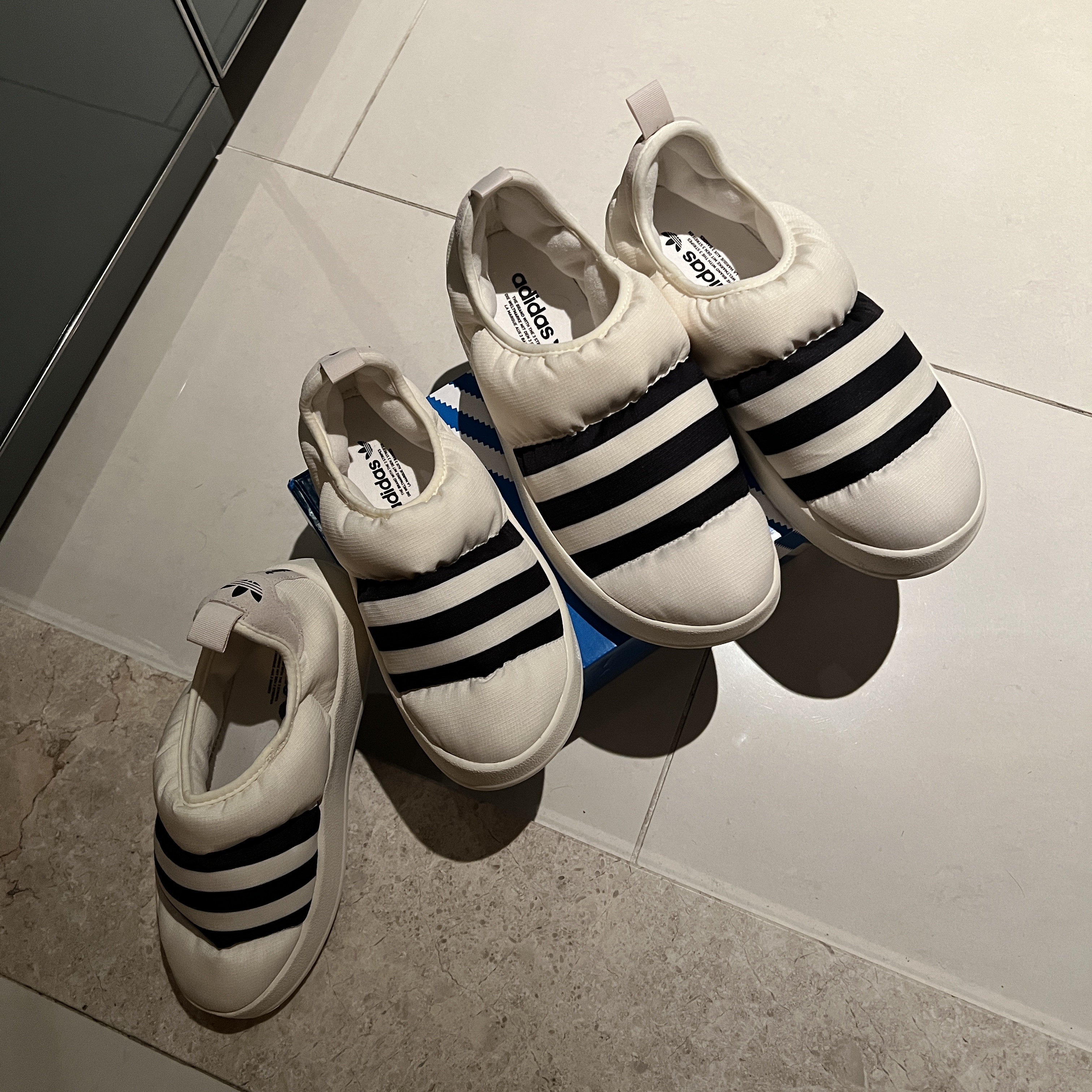 Adidas Puffylette Off White 착용 스타일