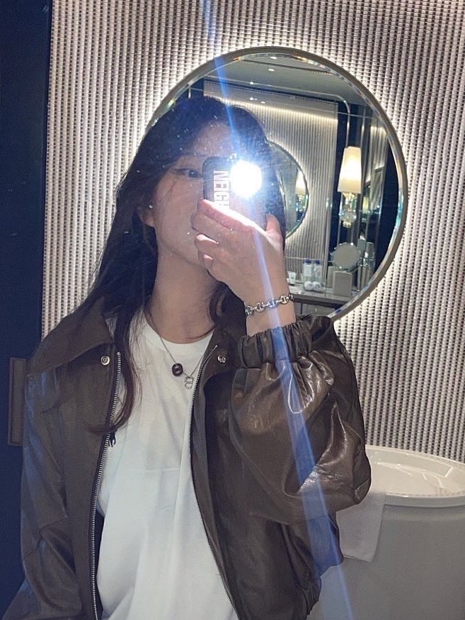 Lemaire Small Croissant Bag Soft Nappa Leather Dark Chocolate, Nike x Peaceminusone Air Force 1 Low Para-Noise 착용 스타일 - 1