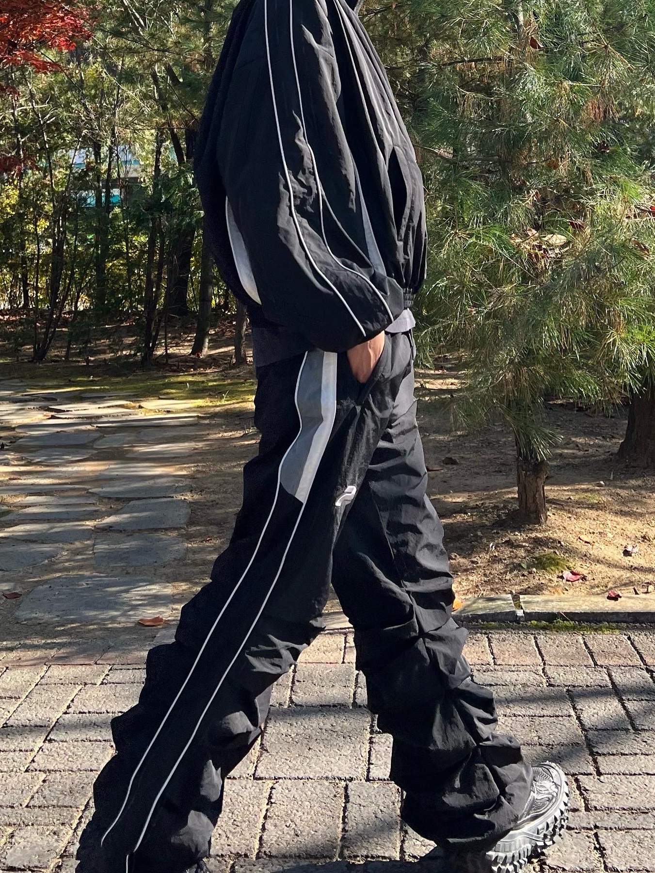 Balenciaga Defender Sneakers Black 착용 스타일 - 2