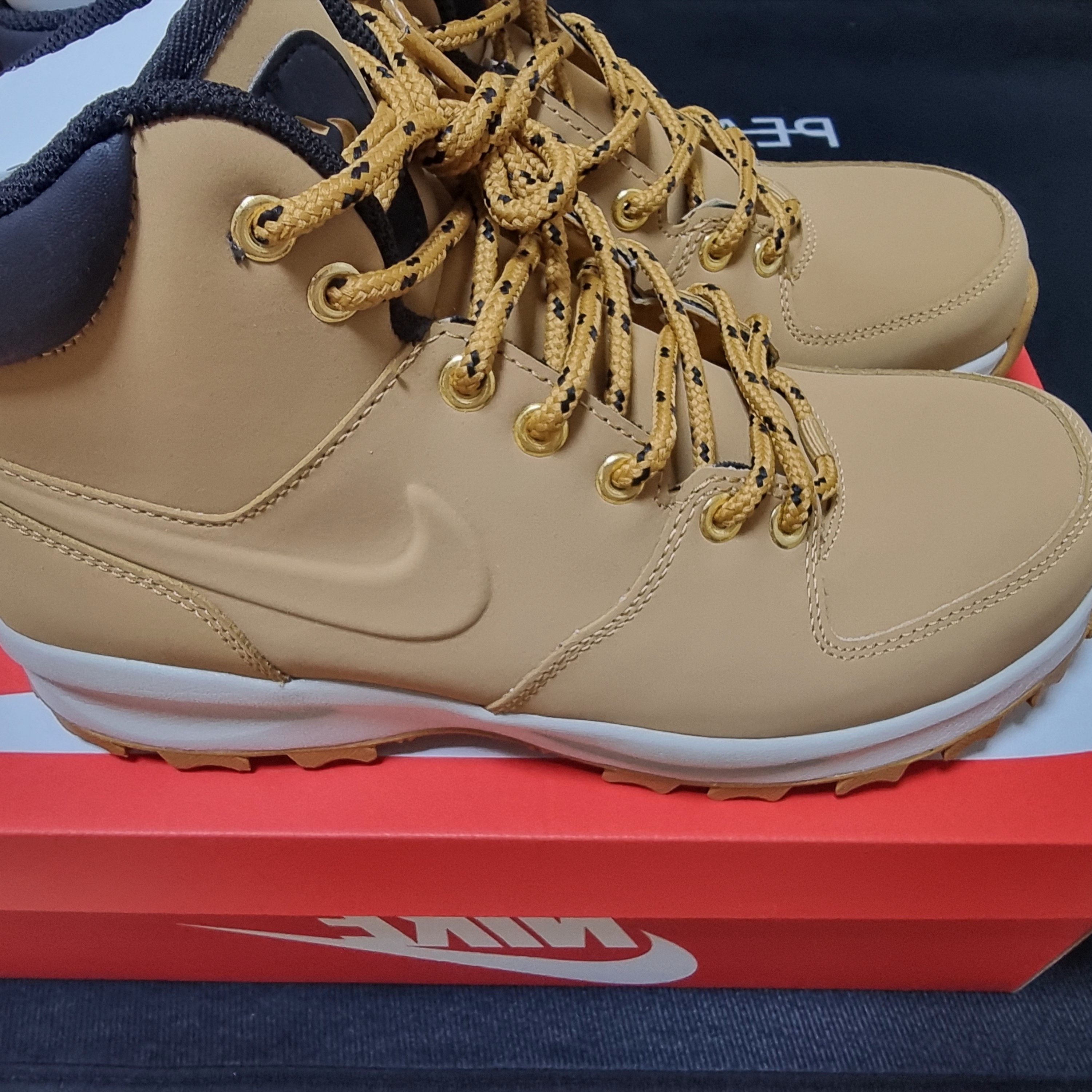 Nike Manoa Leather Haystack 착용 스타일