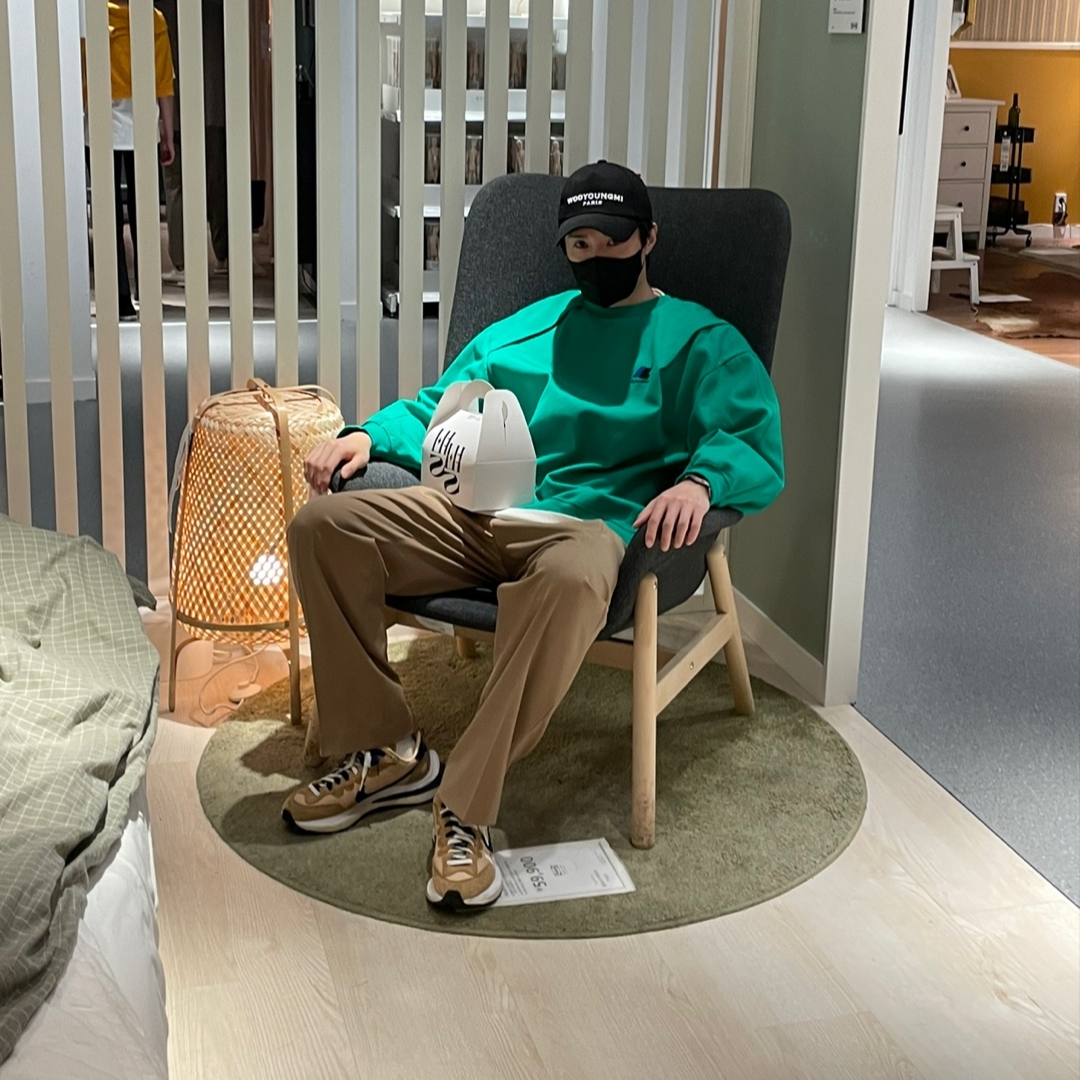Zara x Ader Error Oversize Sweatshirt Green, Wooyoungmi White Embroidered Logo Ball Cap Black 착용 스타일 - 2