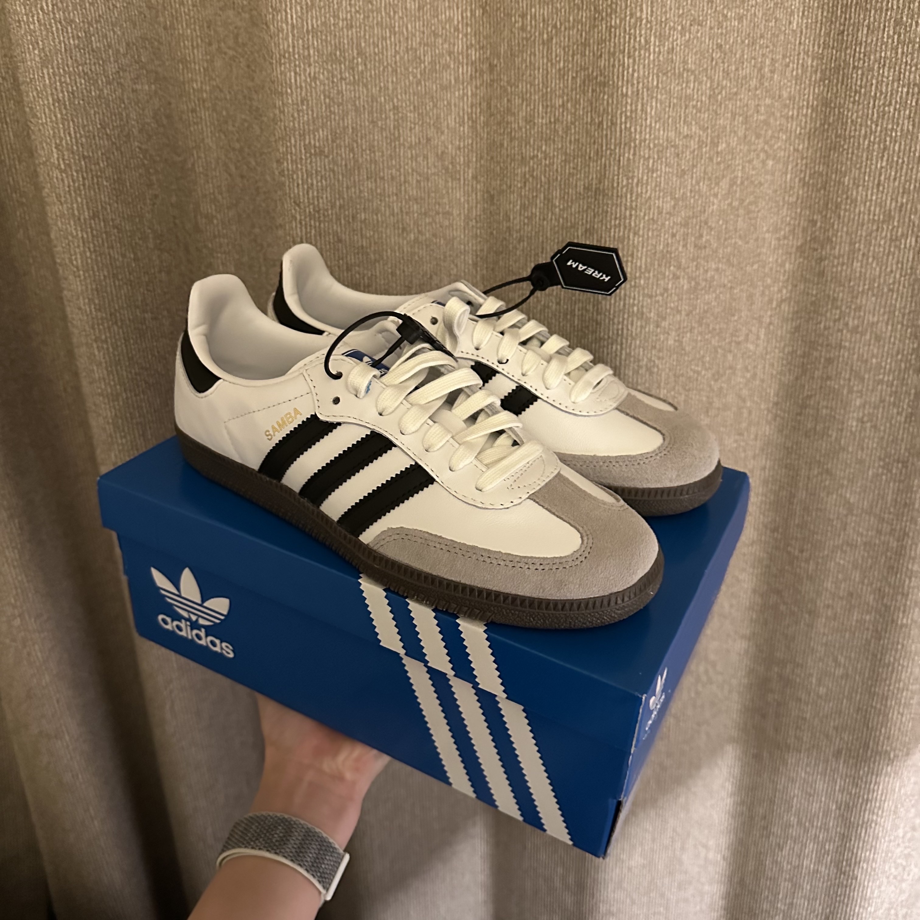 Adidas Samba OG Cloud White 착용 스타일 - 1