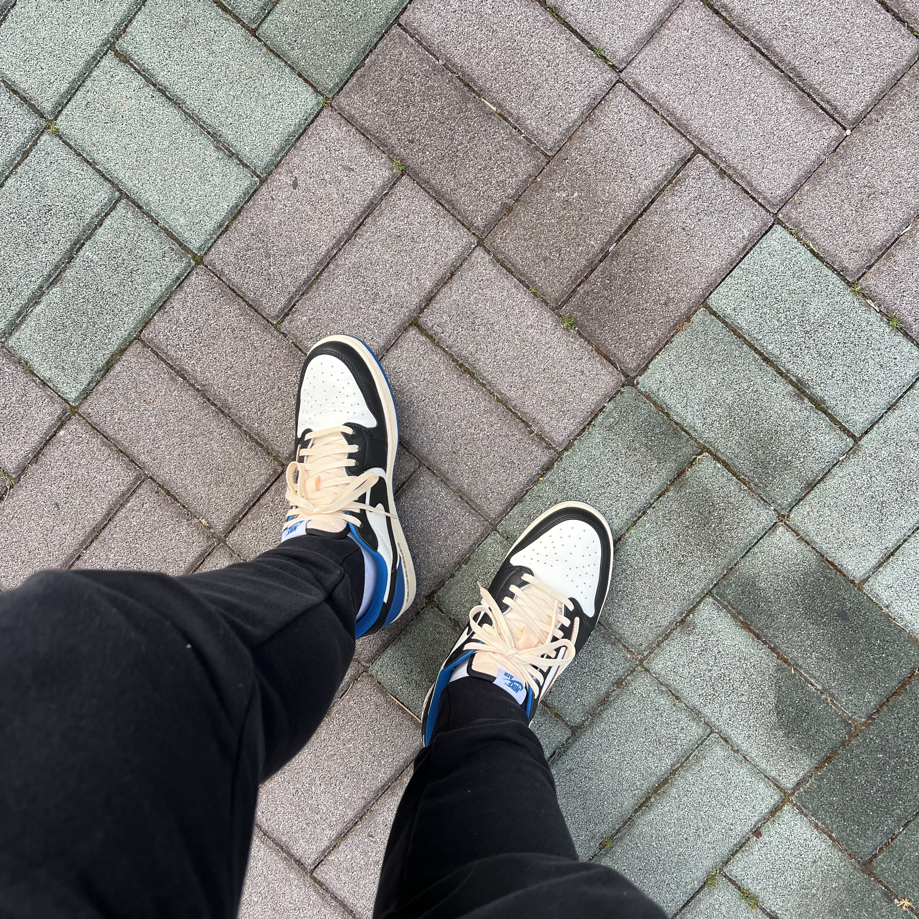 Jordan 1 x Travis Scott x Fragment Retro Low OG SP Military Blue 착용 스타일