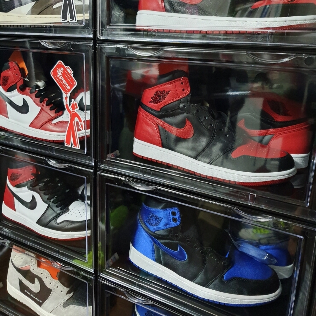 Jordan 1 Retro High Satin Royal, Jordan 1 Retro High Banned 2011 착용 스타일 - 1