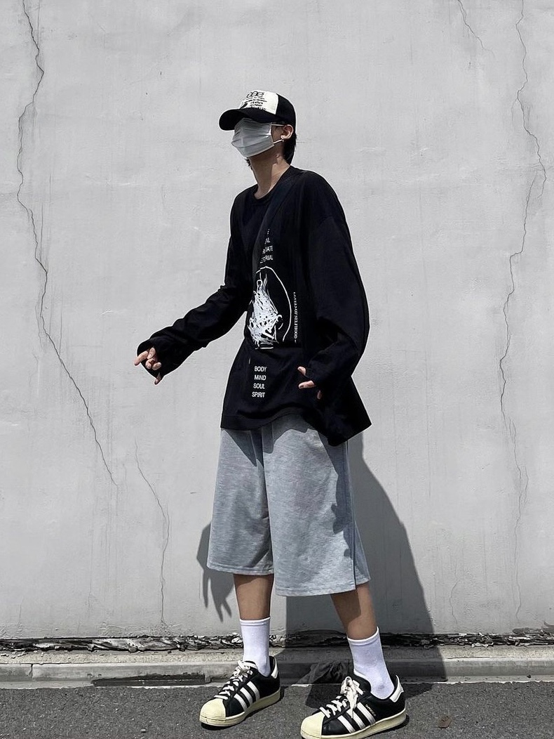 Adidas Superstar Premium Black White 착용 스타일 - 1