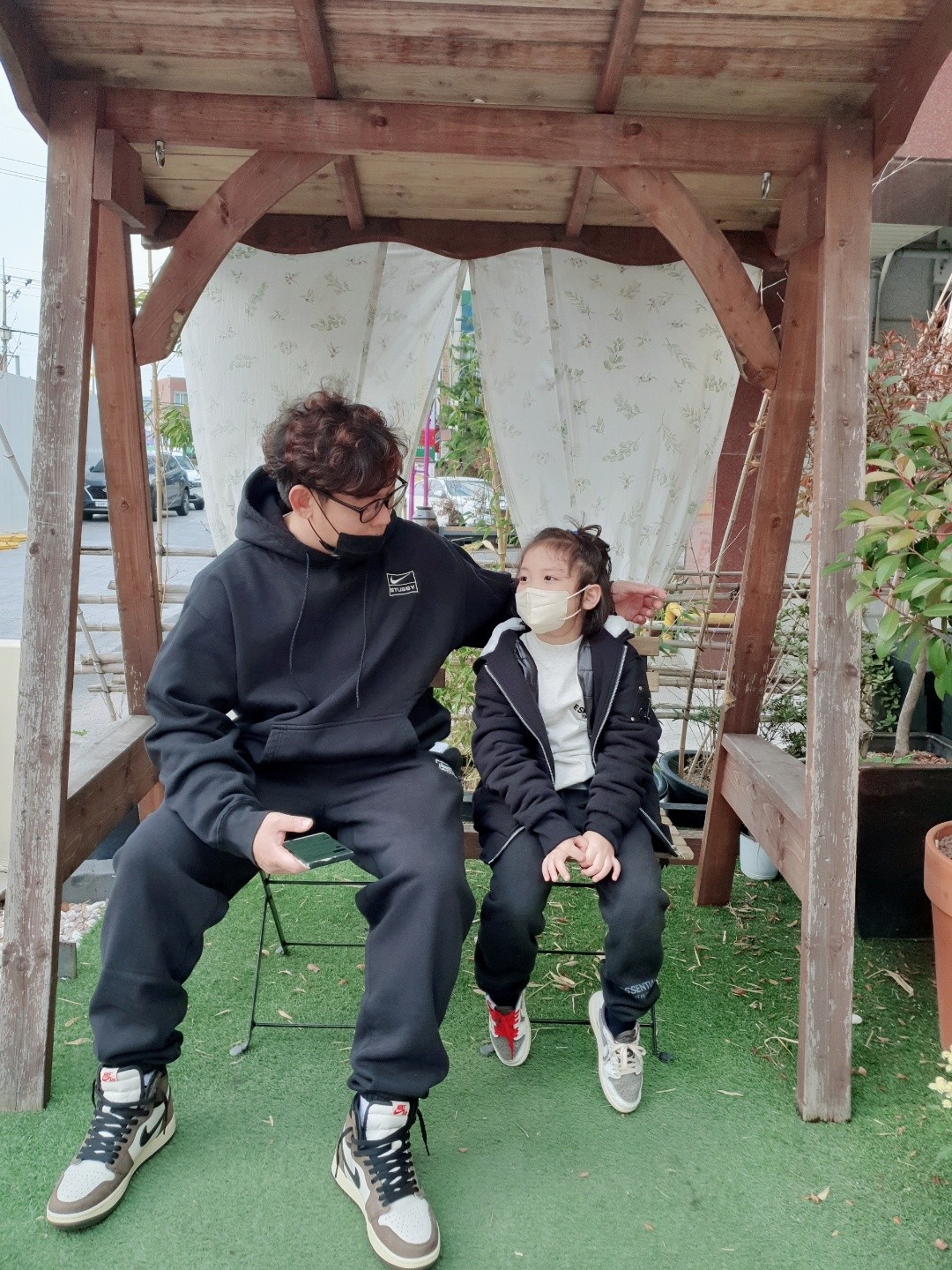 Nike x Stussy NRG RA Washed Pullover Hoodie Black (DN4028-010), Nike x Stussy NRG RA Washed Fleece Pants Black (DN4030-010) 착용 스타일