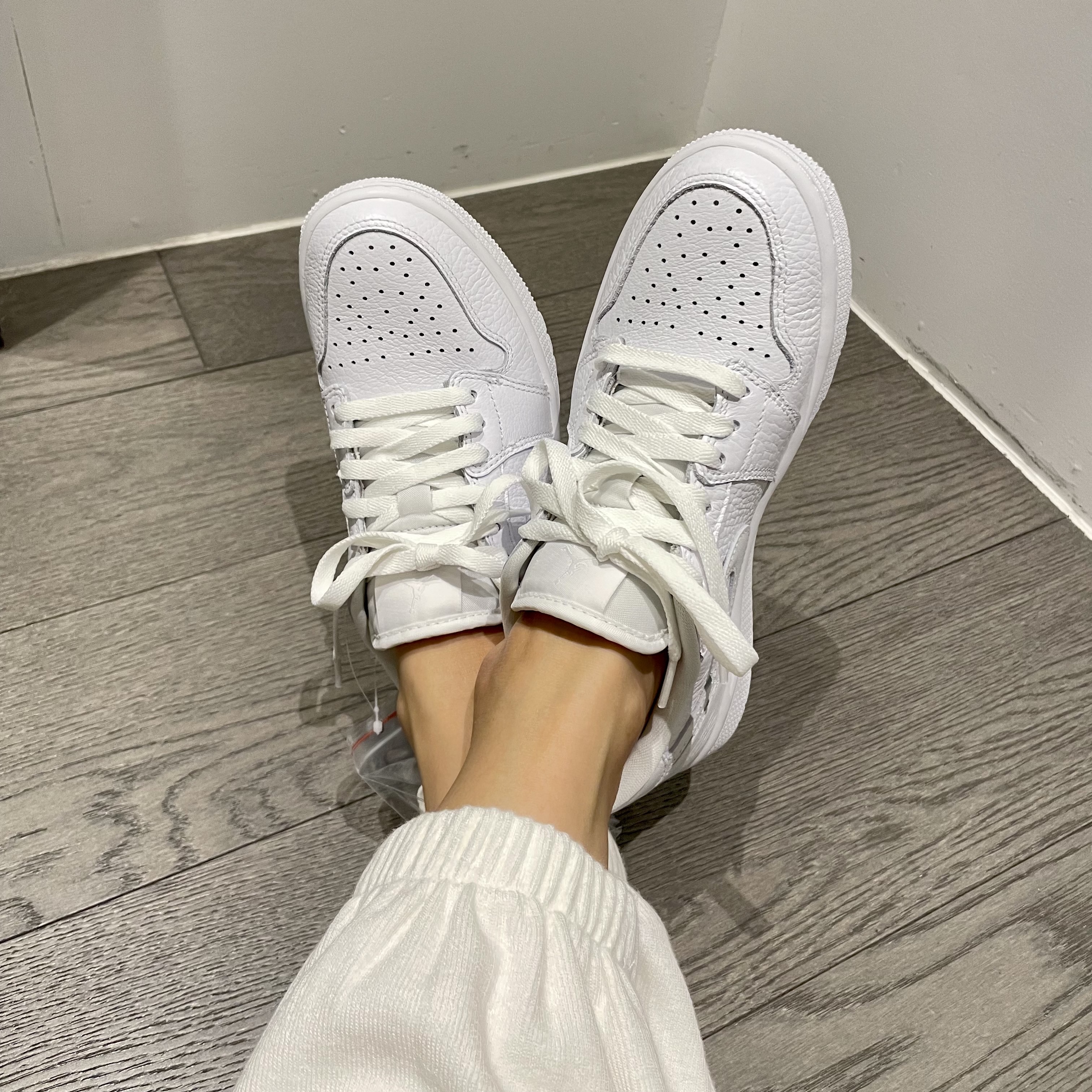 Jordan 1 Low Golf Triple White 착용 스타일