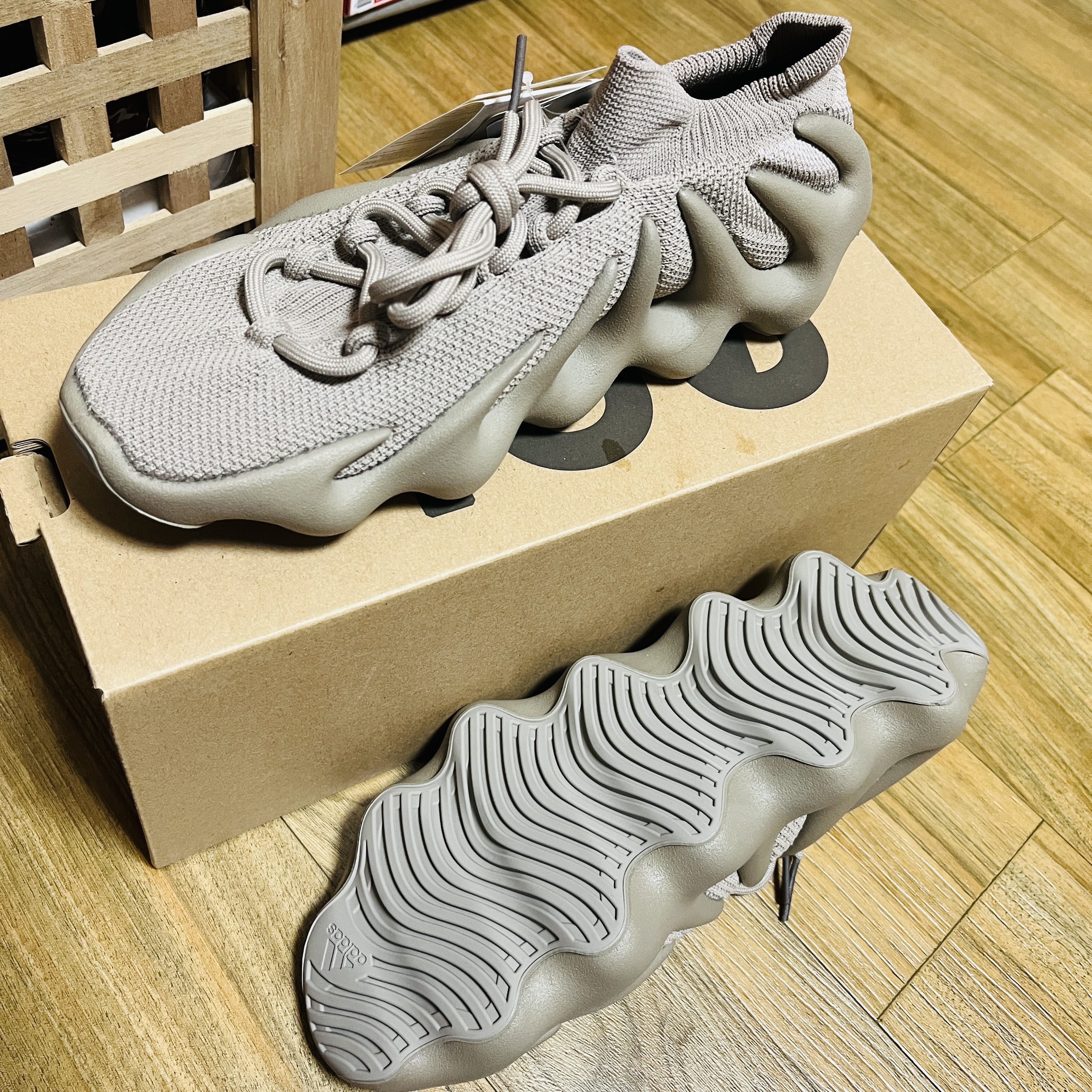 Adidas Yeezy 450 Stone Flax 착용 스타일 - 3