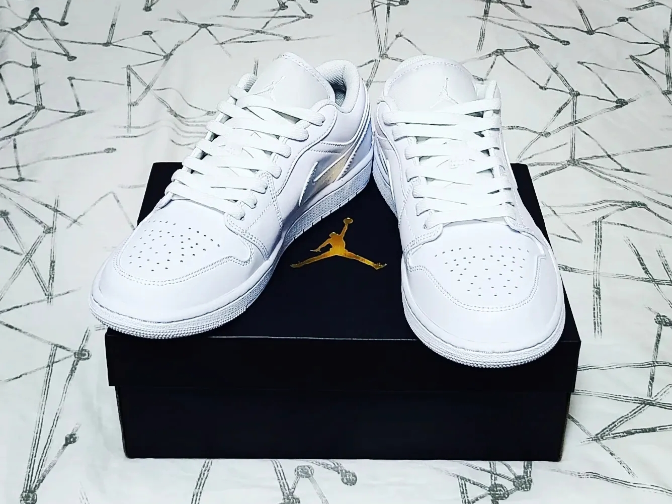 Jordan 1 Low Triple White 착용 스타일 - 3