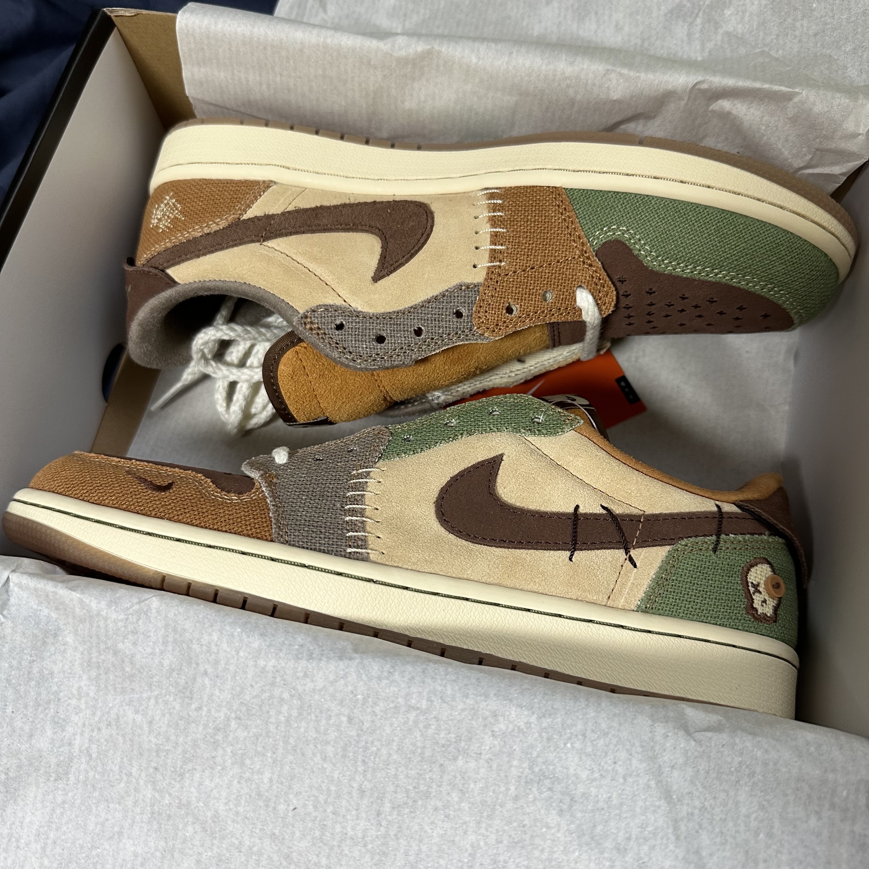 Jordan 1 x Zion Williamson Retro Low OG Flax and Oil Green 착용 스타일 - 1