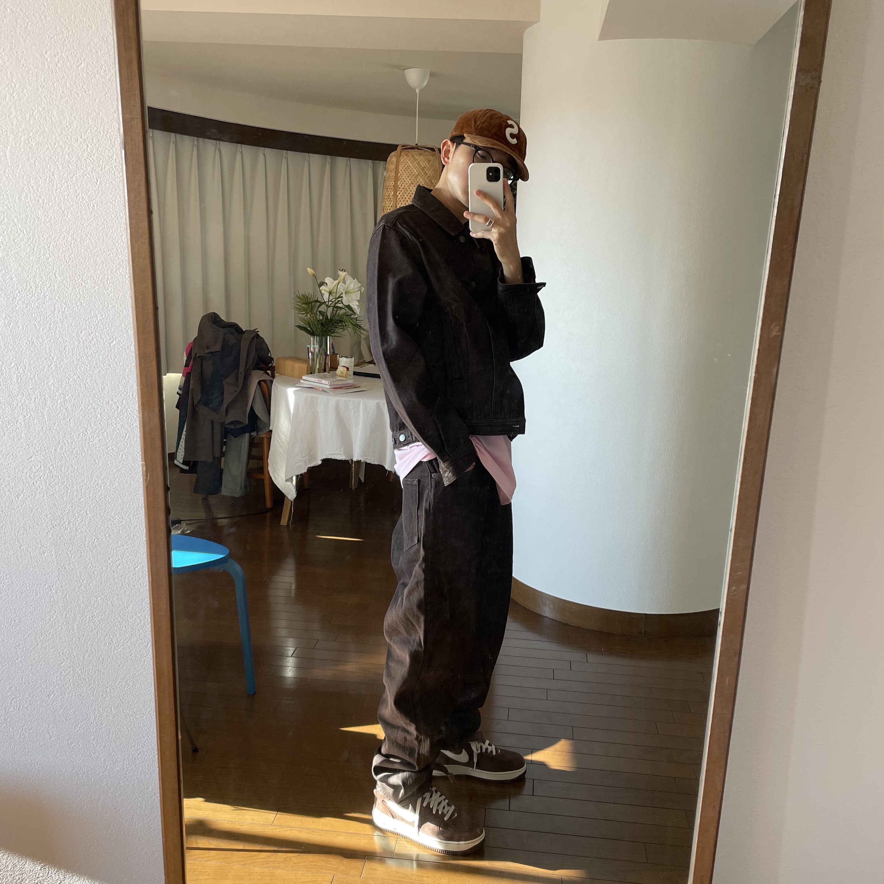 Auralee Washed Hard Twist Denim Blouson Brown - 21AW, Auralee Hard Twist Denim 5P Pants Brown - 21AW 착용 스타일 - 3